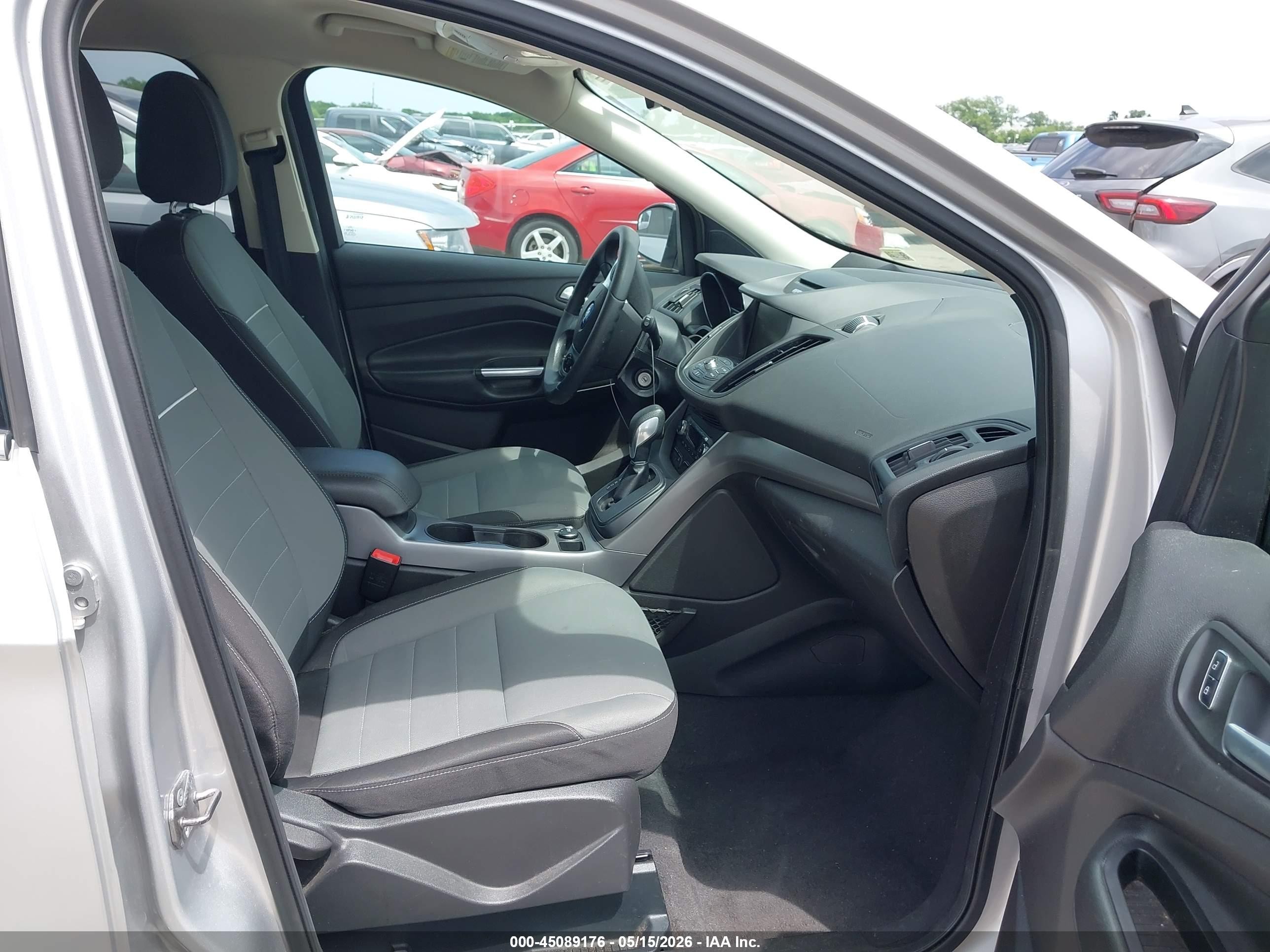 2015 Ford Escape Se Серебряный vin: 1FMCU9GX3FUB17948