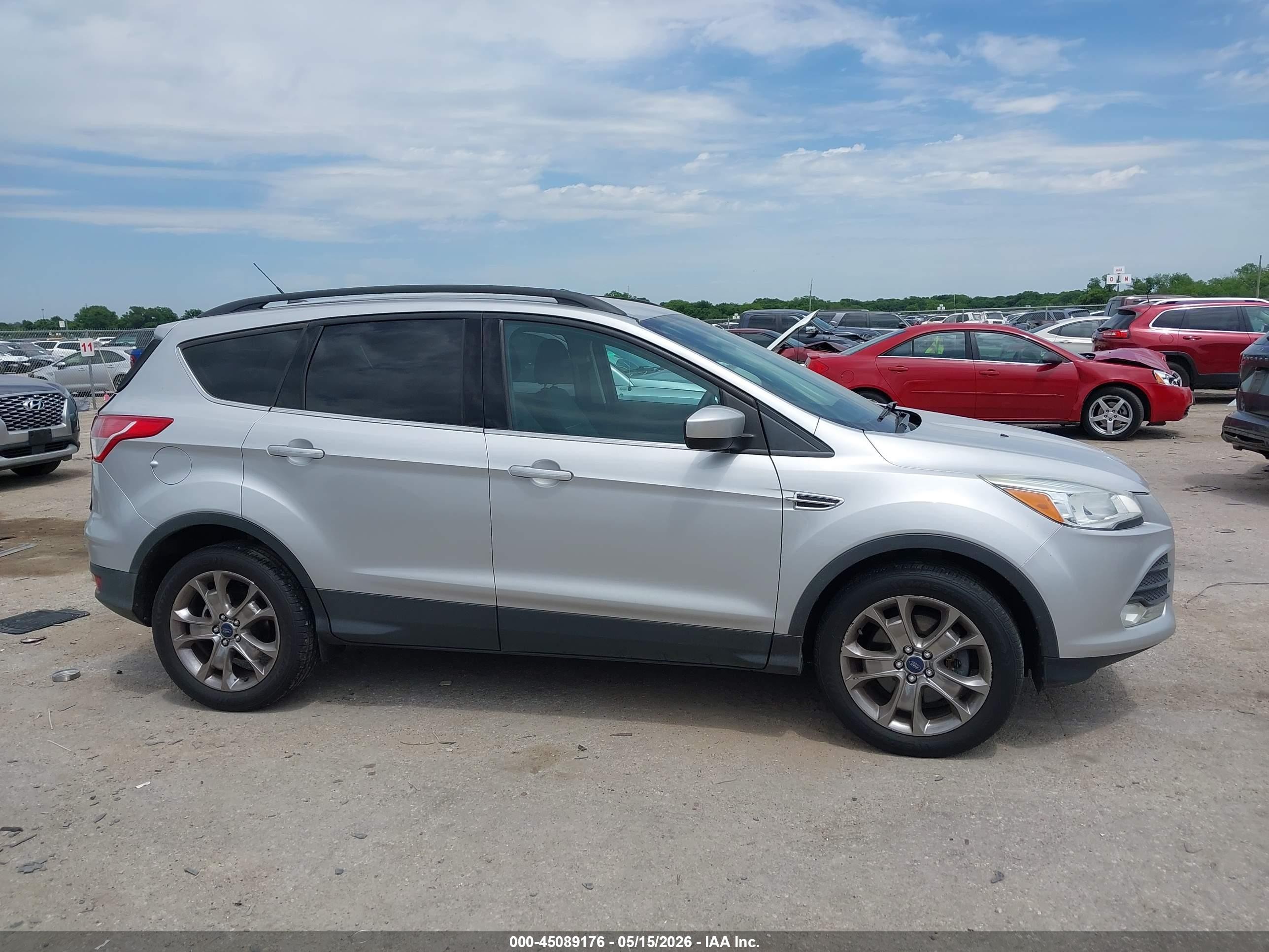 2015 Ford Escape Se Серебряный vin: 1FMCU9GX3FUB17948
