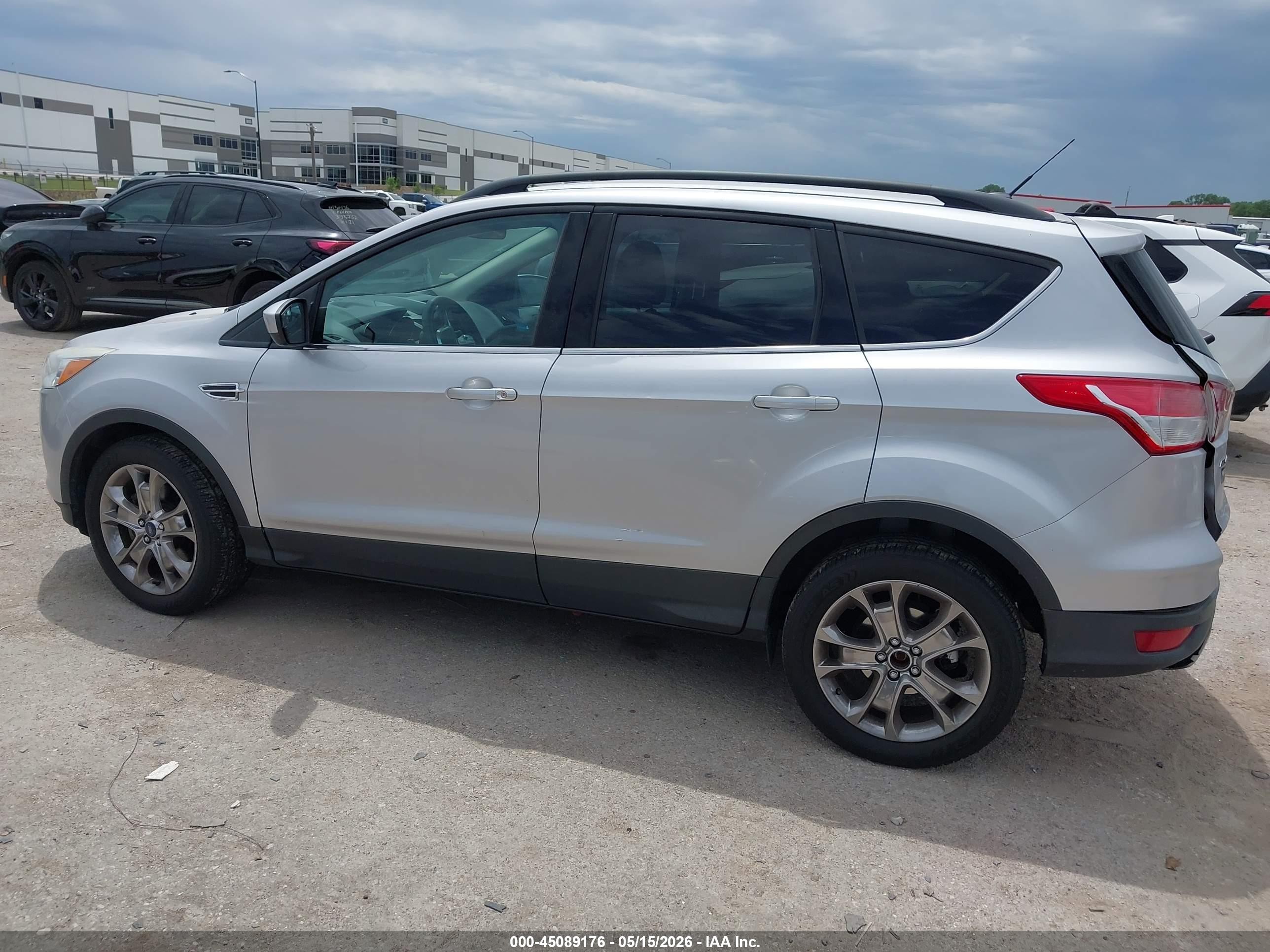 2015 Ford Escape Se Серебряный vin: 1FMCU9GX3FUB17948