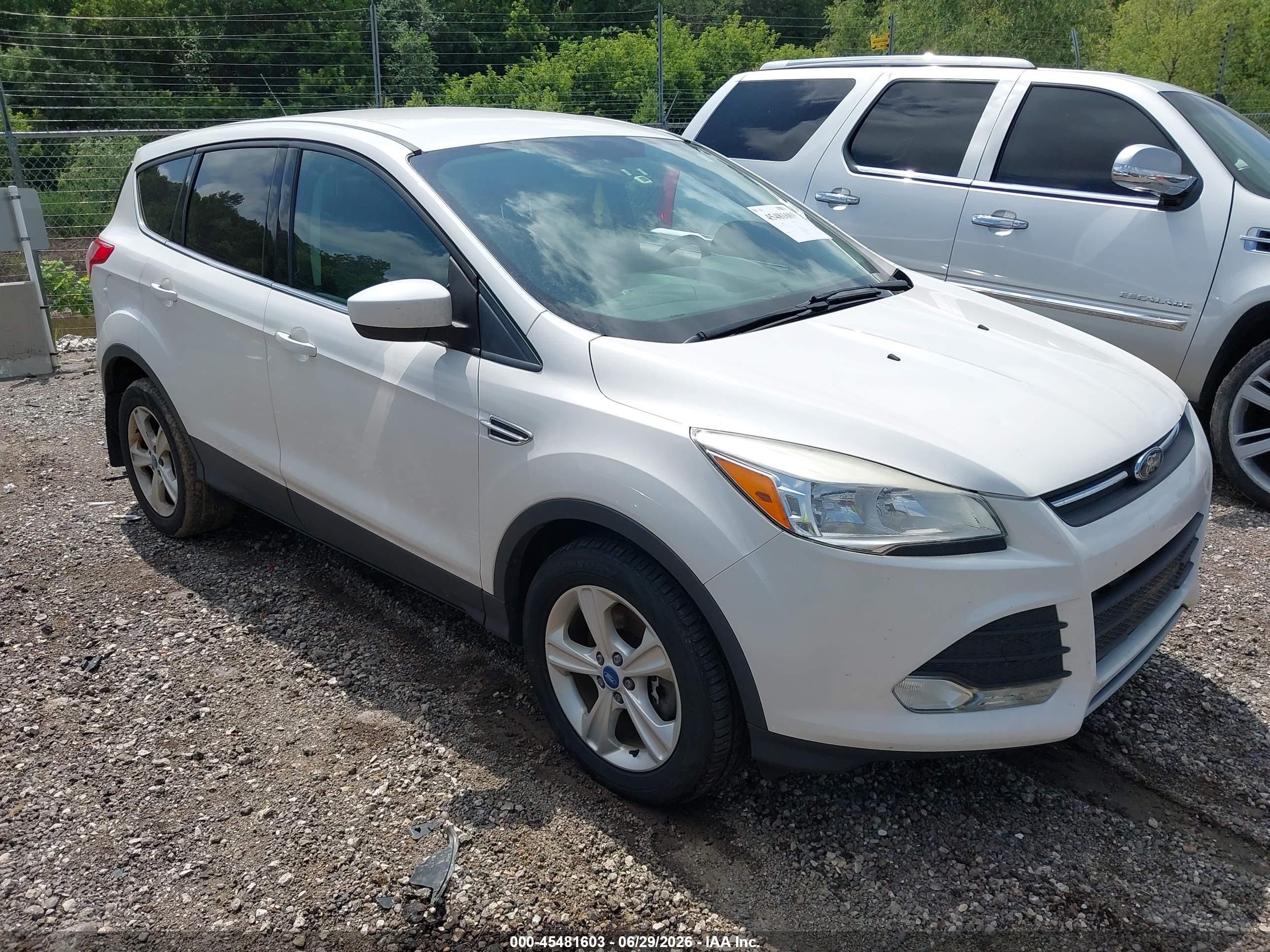 2013 Ford Escape Se White vin: 1FMCU9GX4DUB79307
