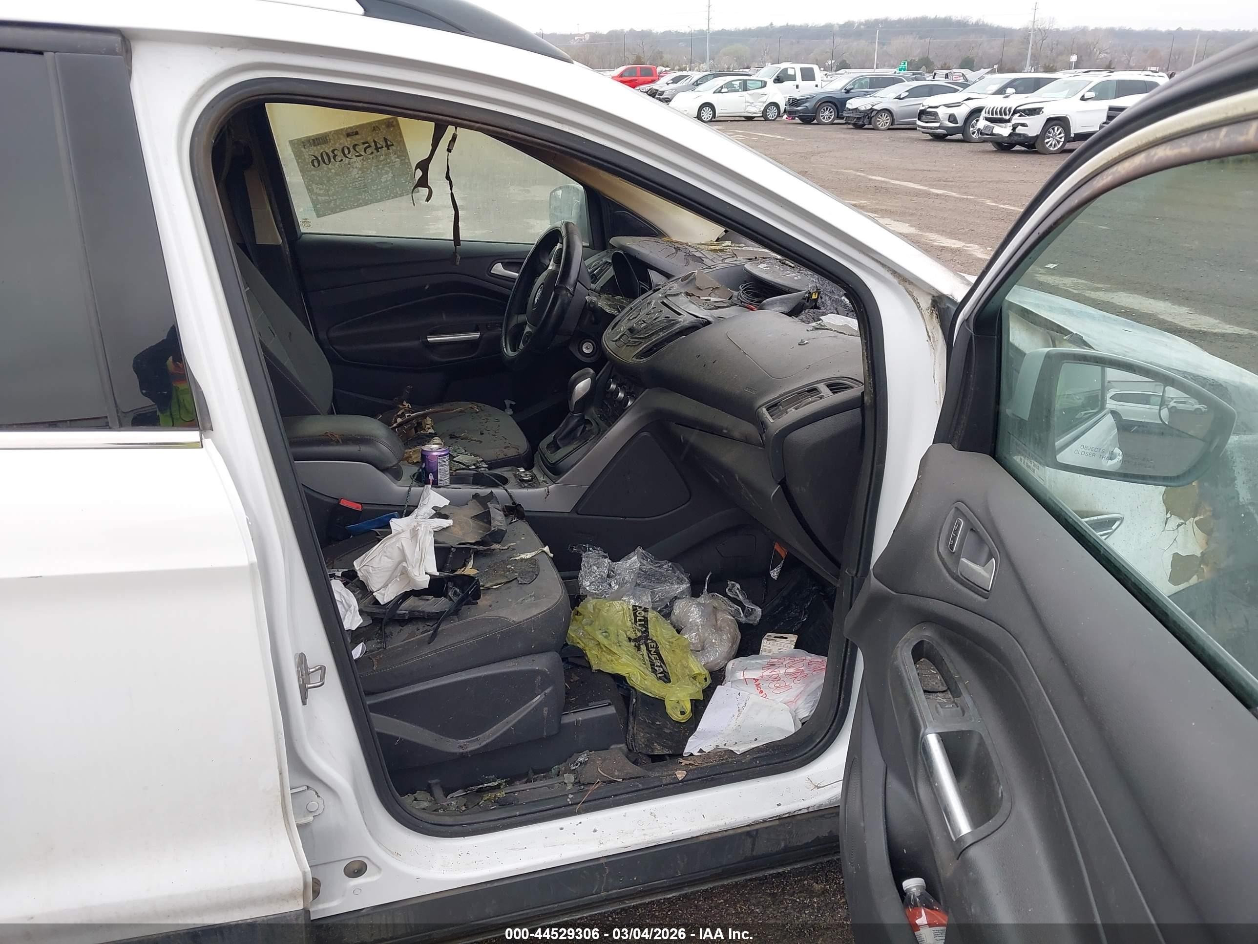 2014 Ford Escape Se White vin: 1FMCU9GX4EUD27778