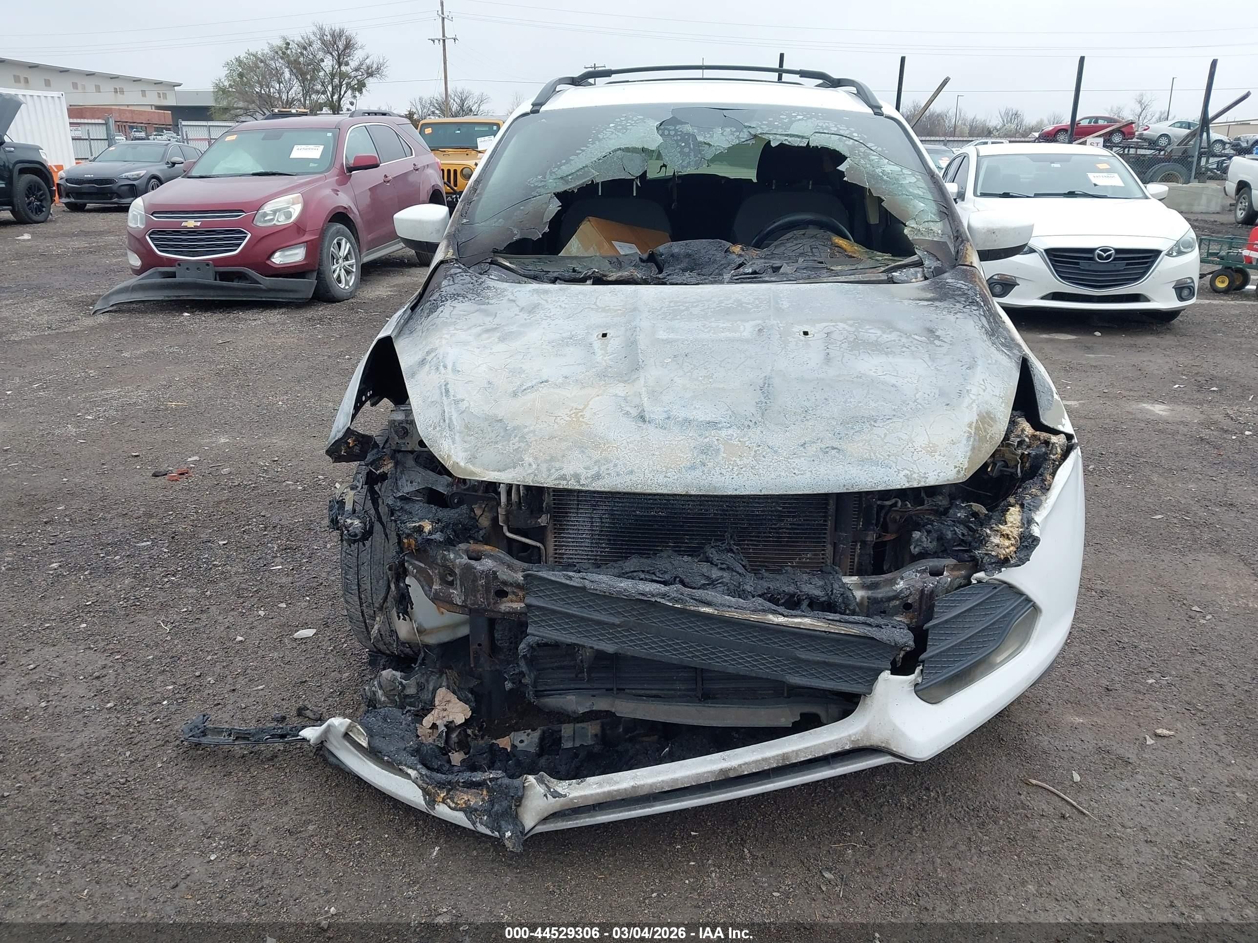 2014 Ford Escape Se White vin: 1FMCU9GX4EUD27778