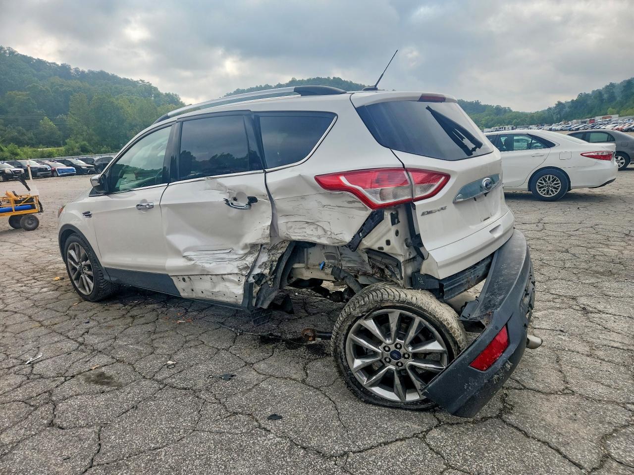 2015 Ford Escape Se White vin: 1FMCU9GX5FUA23330