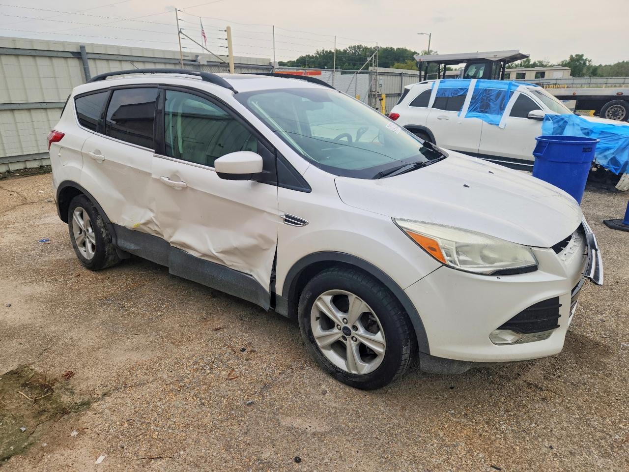 2015 Ford Escape Se White vin: 1FMCU9GX5FUA72334