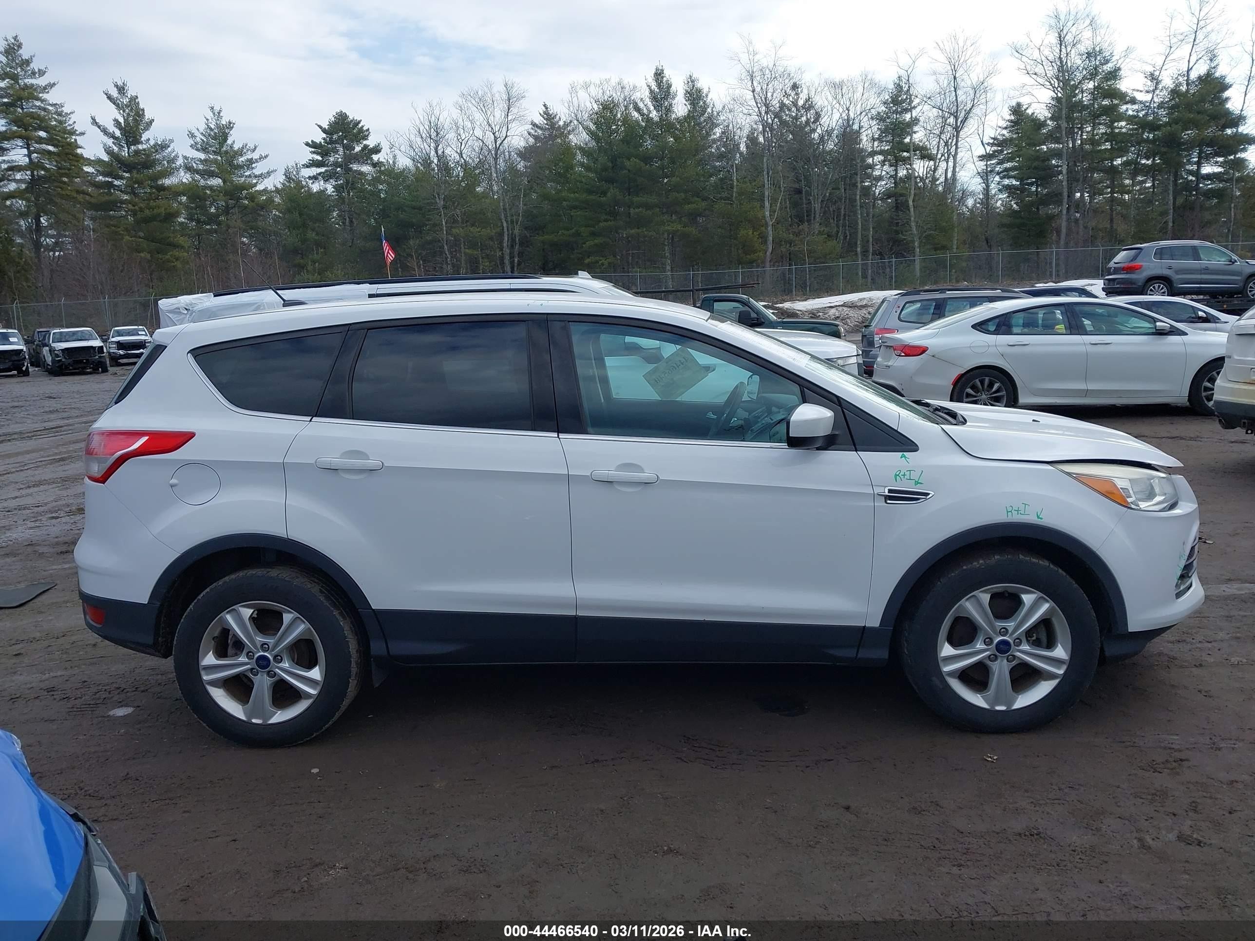 2015 Ford Escape Se White vin: 1FMCU9GX5FUC28081