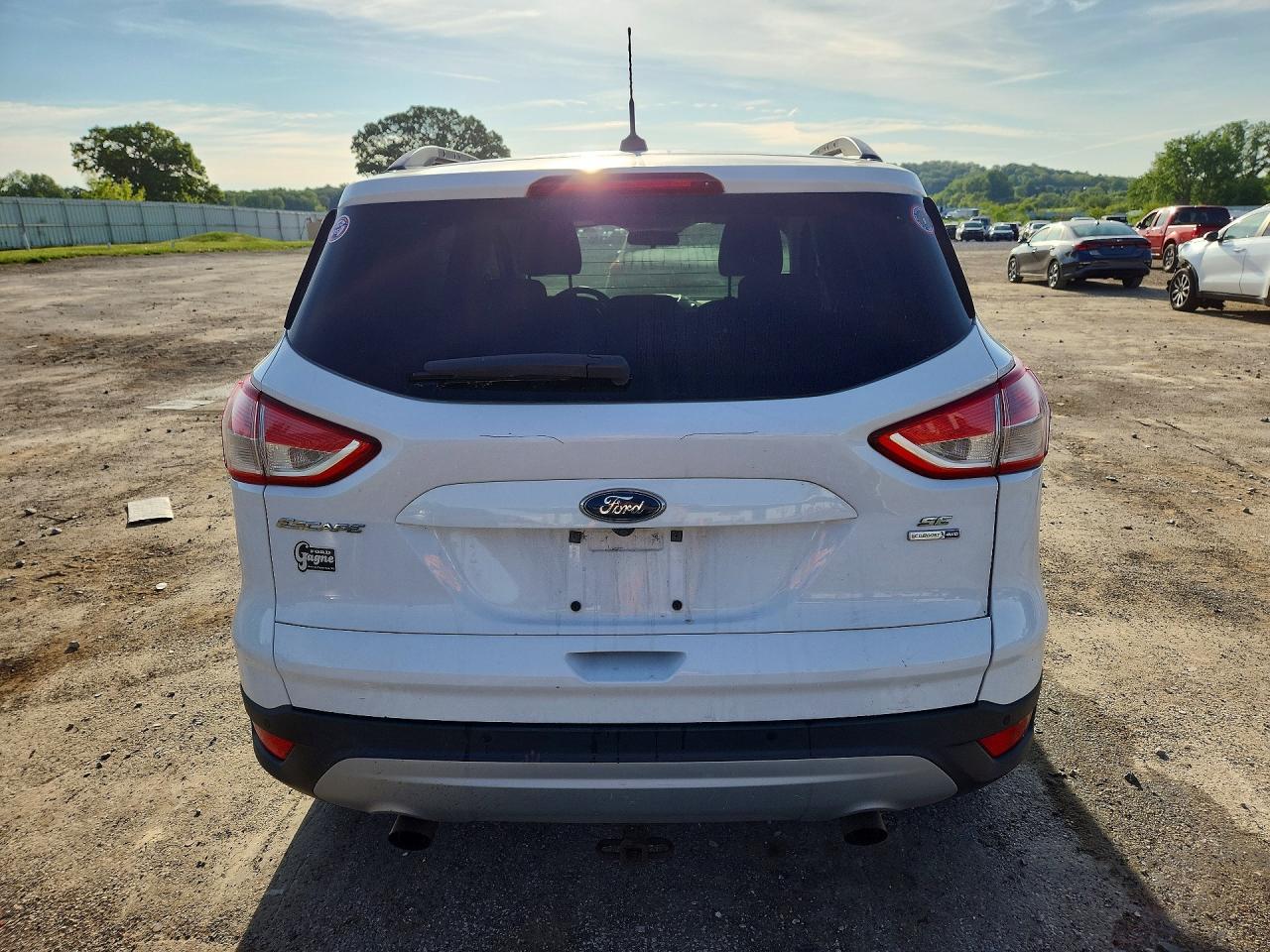2016 Ford Escape Se White vin: 1FMCU9GX5GUC27563