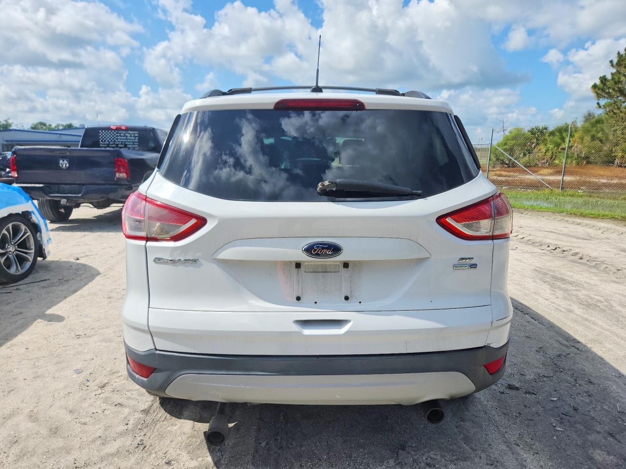 2013 Ford Escape Se Белый vin: 1FMCU9GX6DUB35678