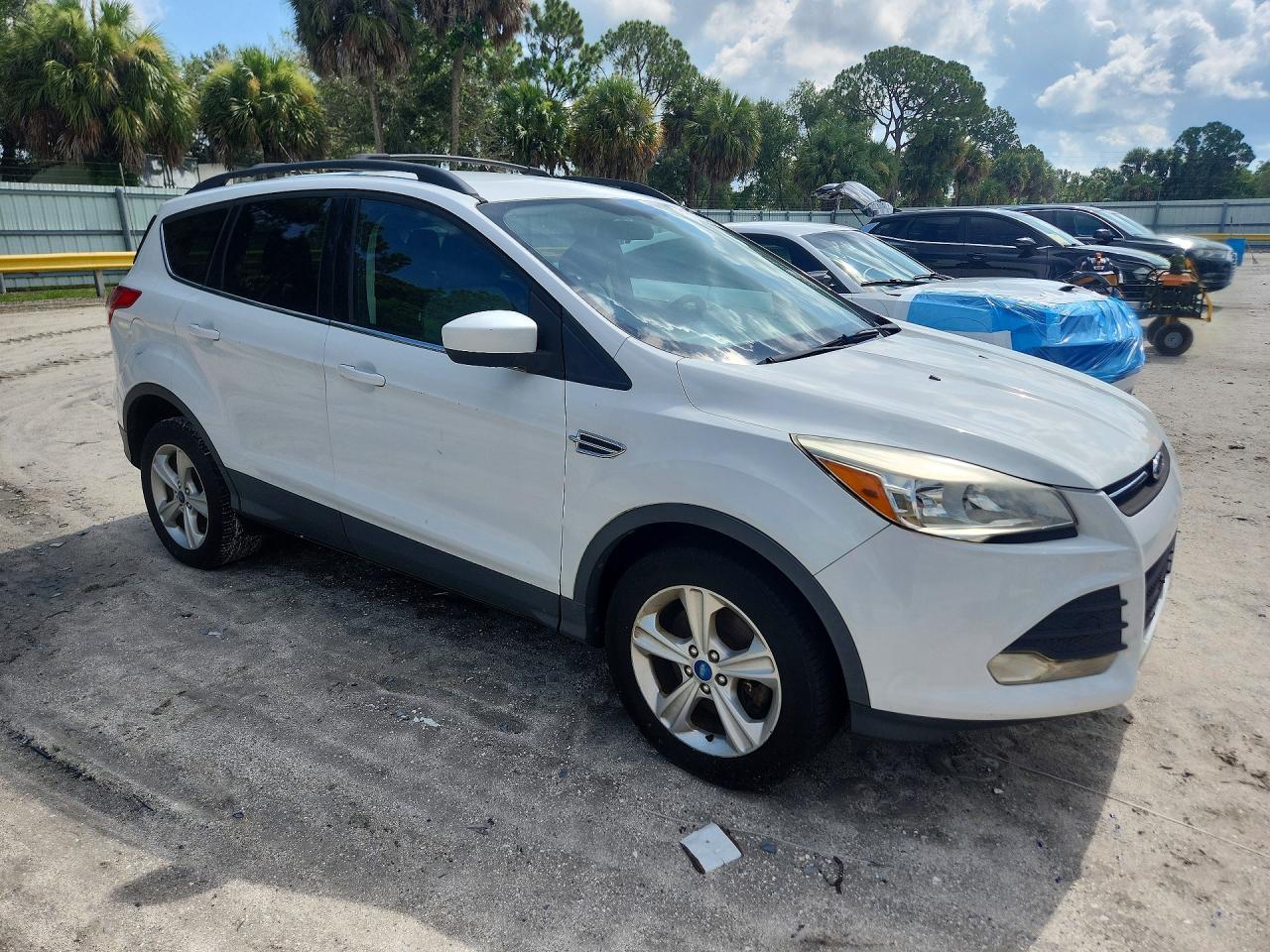 2013 Ford Escape Se Белый vin: 1FMCU9GX6DUB35678
