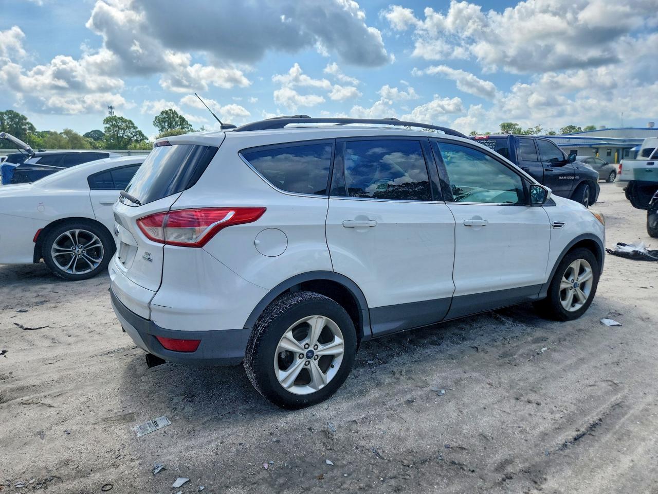 2013 Ford Escape Se Белый vin: 1FMCU9GX6DUB35678
