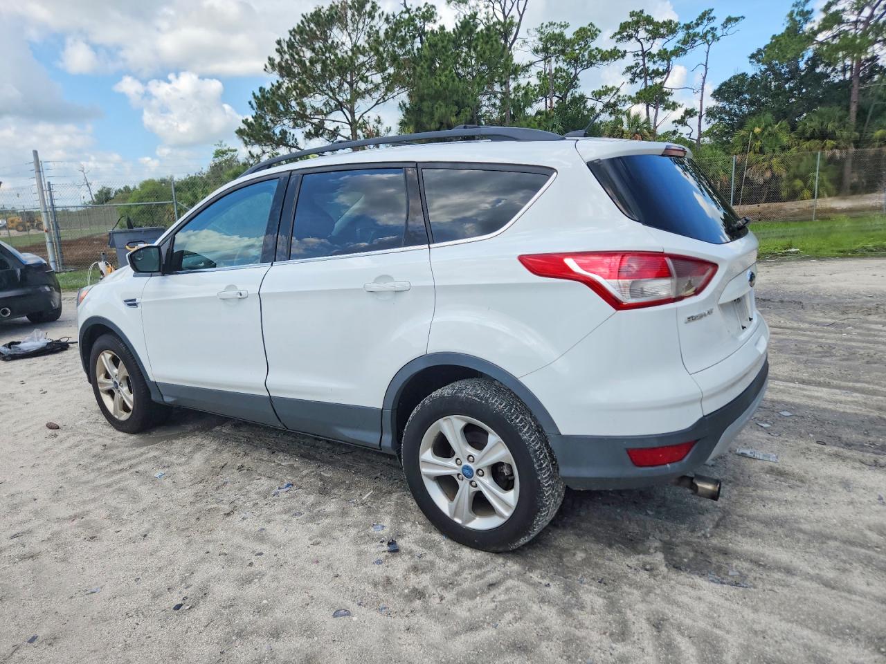 2013 Ford Escape Se Белый vin: 1FMCU9GX6DUB35678