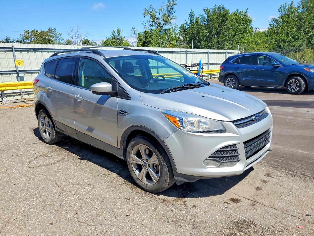 2014 Ford Escape Se Серебряный vin: 1FMCU9GX6EUA48624