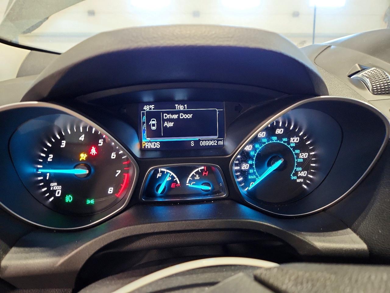 2015 Ford Escape Se Серый vin: 1FMCU9GX6FUC36321