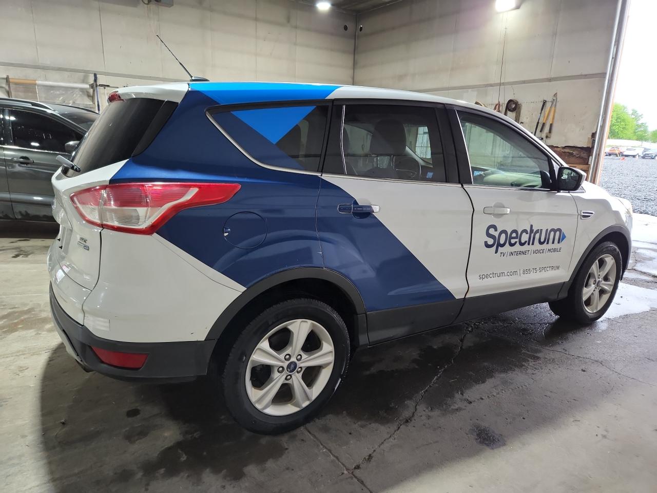 2014 Ford Escape Se White vin: 1FMCU9GX7EUB16963 Damage: Right Front Door, Misaligned, Repair Required