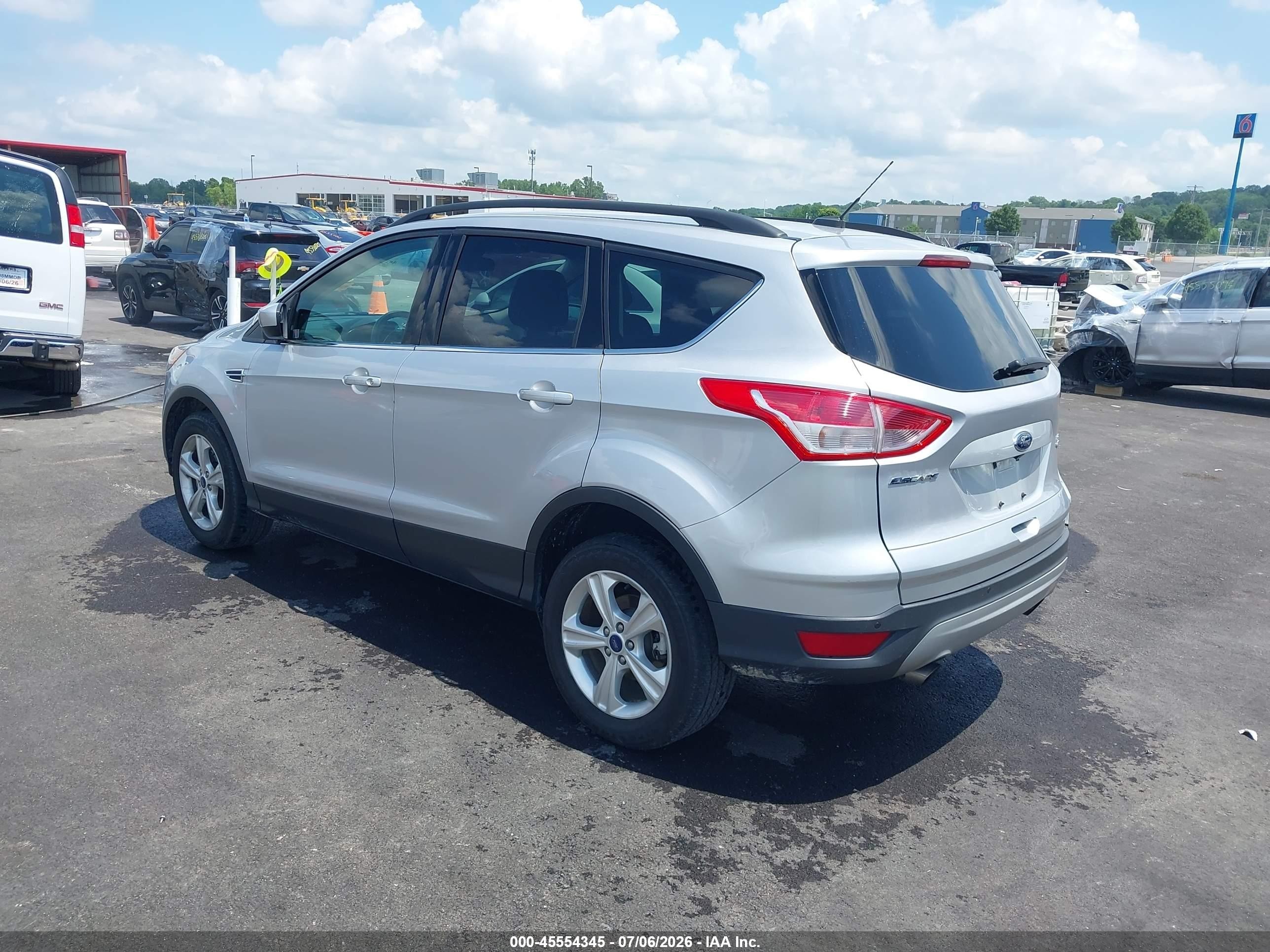 2015 Ford Escape Se Серебряный vin: 1FMCU9GX7FUB72337