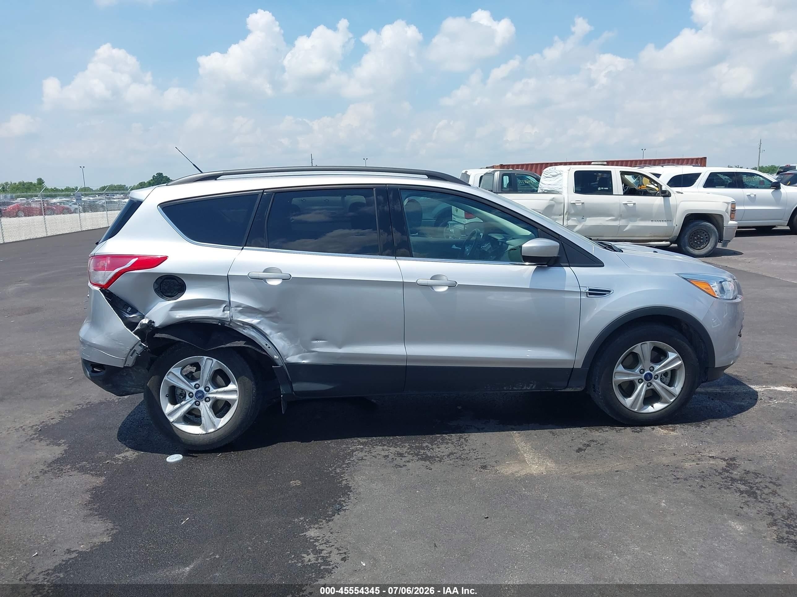 2015 Ford Escape Se Серебряный vin: 1FMCU9GX7FUB72337