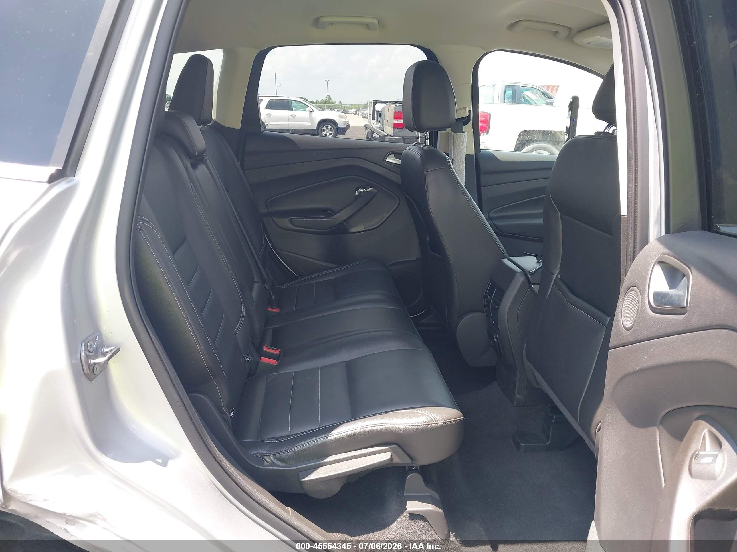 2015 Ford Escape Se Серебряный vin: 1FMCU9GX7FUB72337
