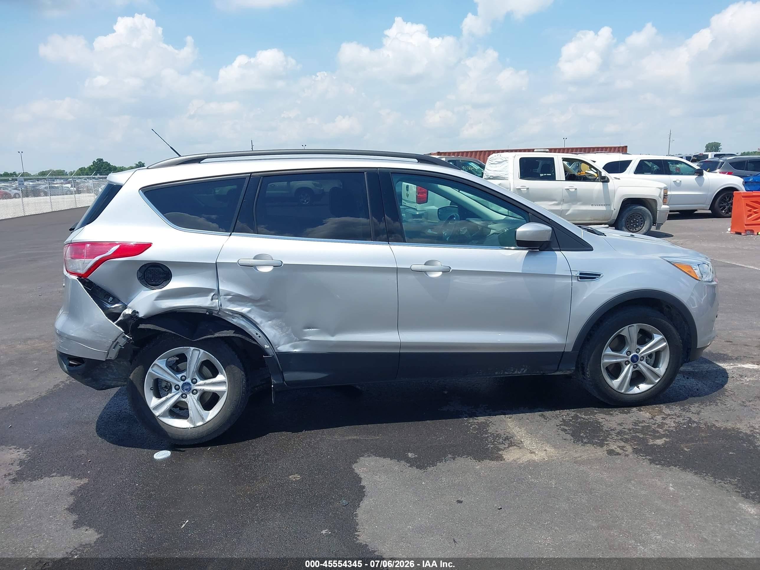 2015 Ford Escape Se Серебряный vin: 1FMCU9GX7FUB72337