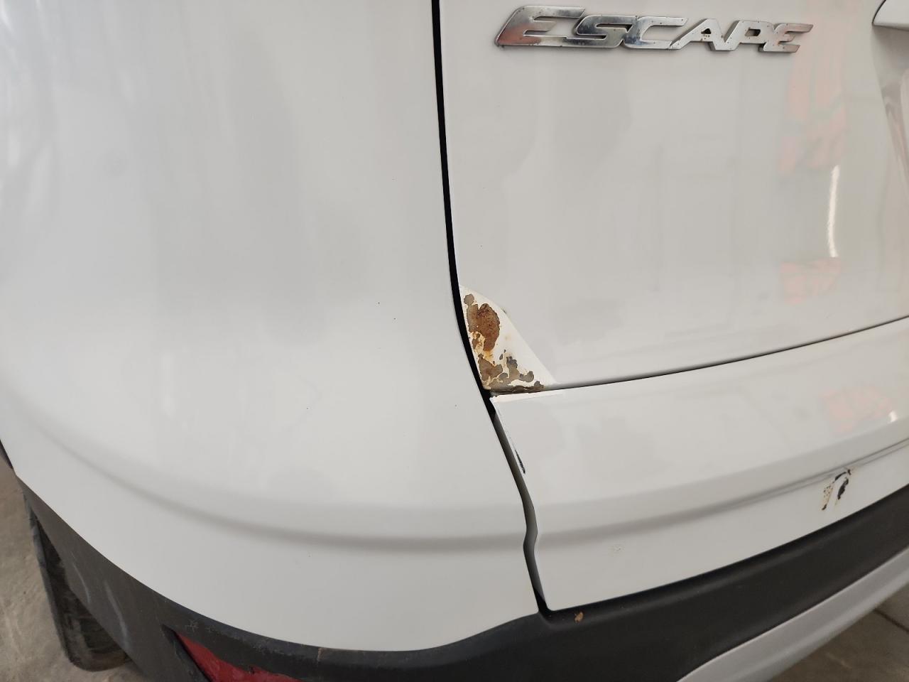 2014 Ford Escape Se White vin: 1FMCU9GX9EUB86772 Damage: Lift Gate, Rust, 2 To 3 Inches