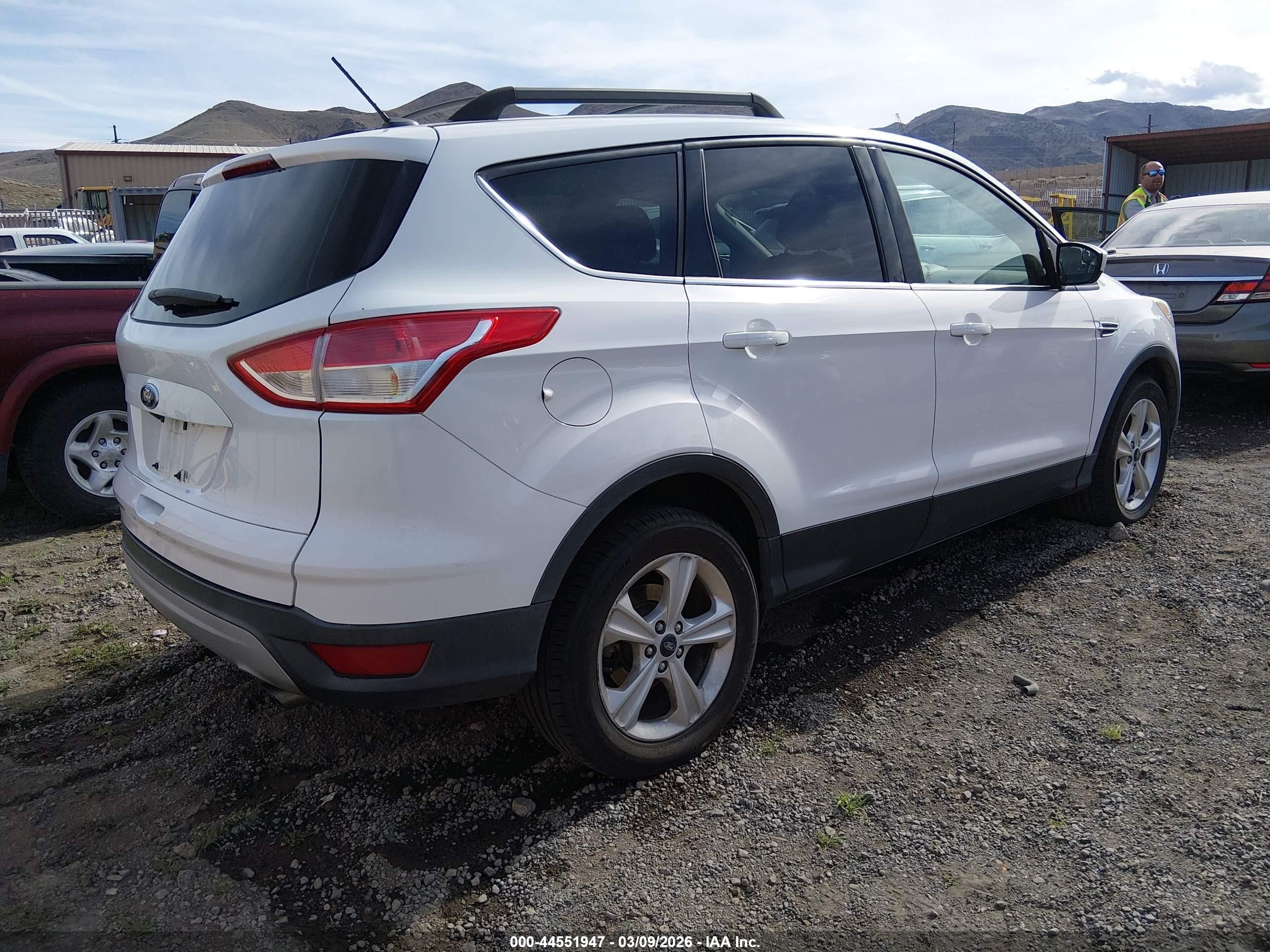 2015 Ford Escape Se White vin: 1FMCU9GX9FUA64236