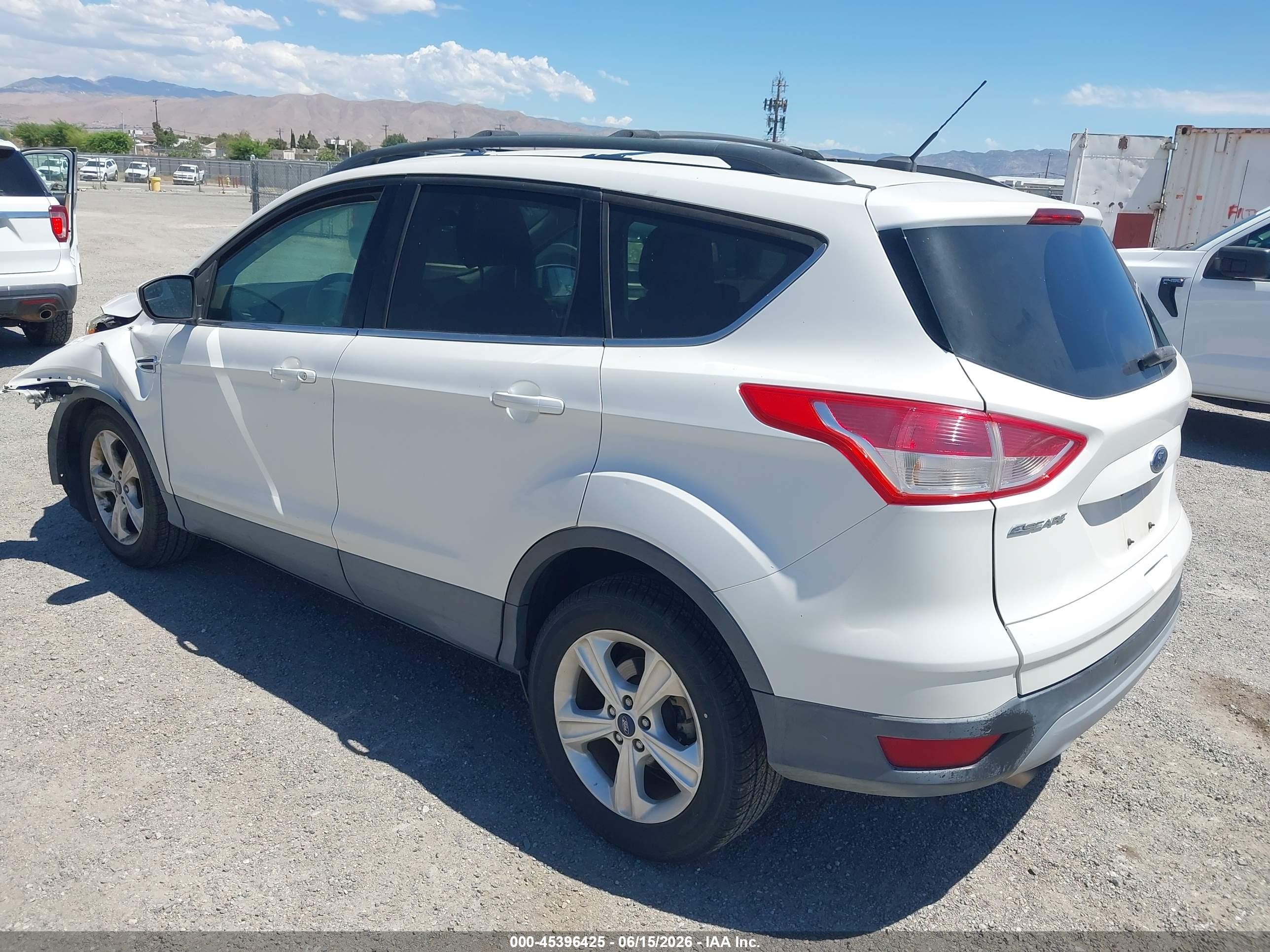 2015 Ford Escape Se Белый vin: 1FMCU9GX9FUC80264