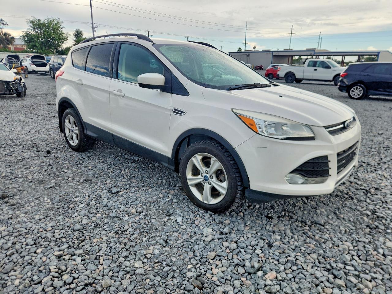 2013 Ford Escape Se White vin: 1FMCU9GXXDUA82807