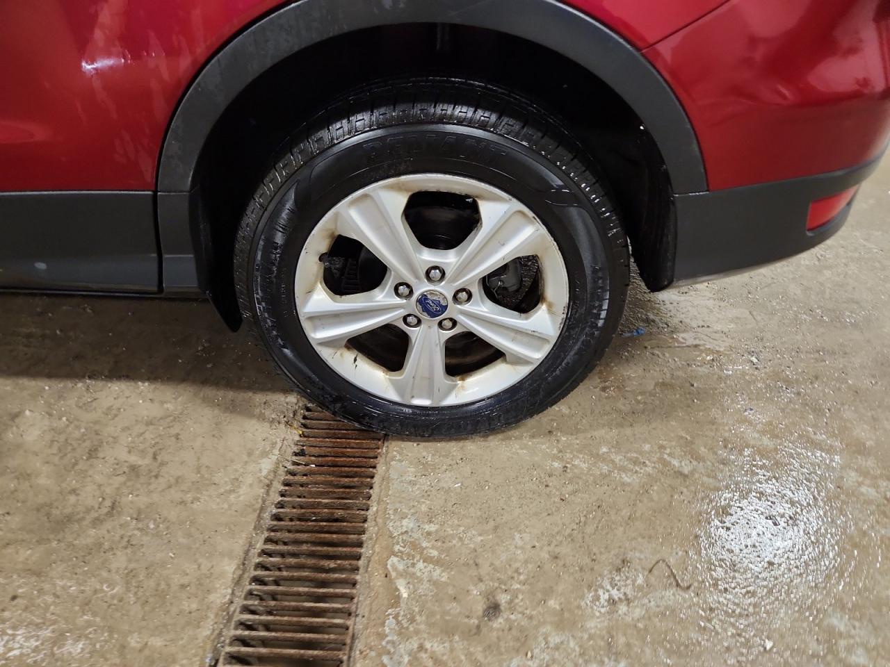 2014 Ford Escape Se Red vin: 1FMCU9GXXEUD23136 Damage: Left Rear Wheel, Curb Rash, 7 To 8 Inches