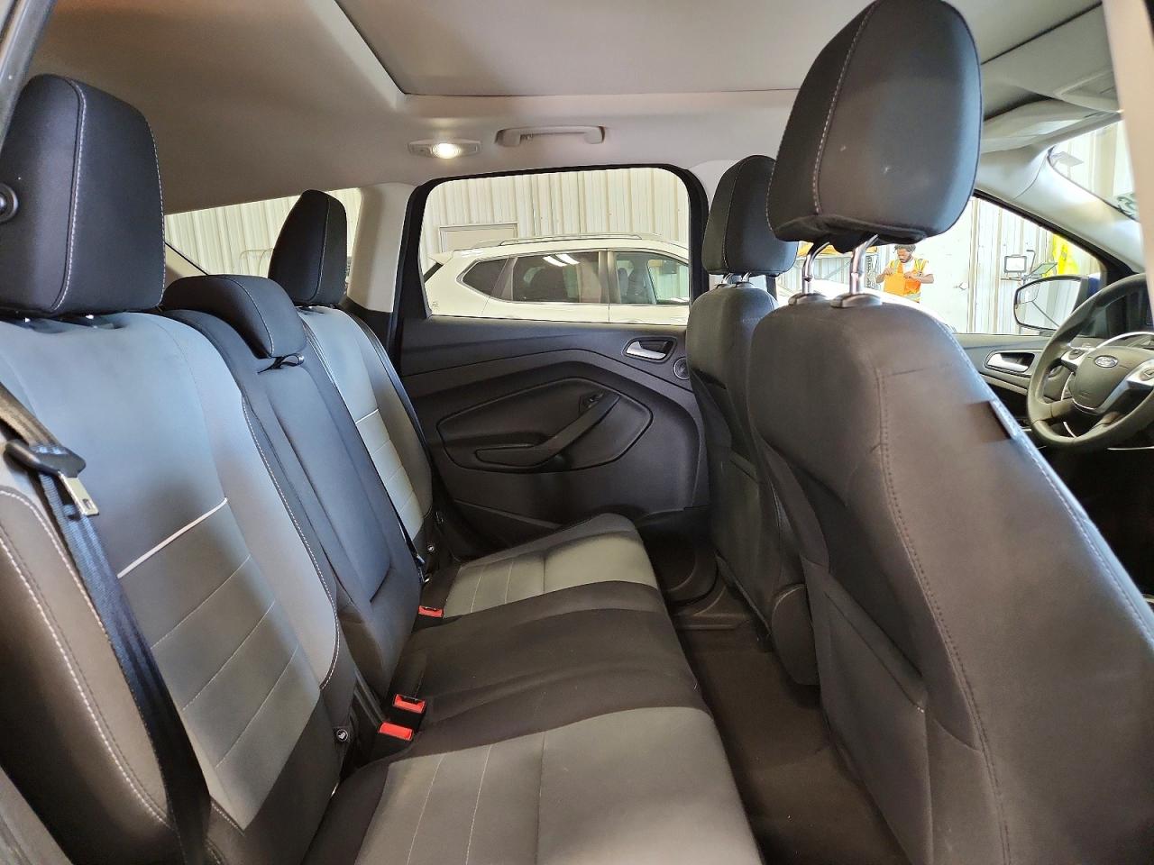 2015 Ford Escape Se Синий vin: 1FMCU9GXXFUB54205