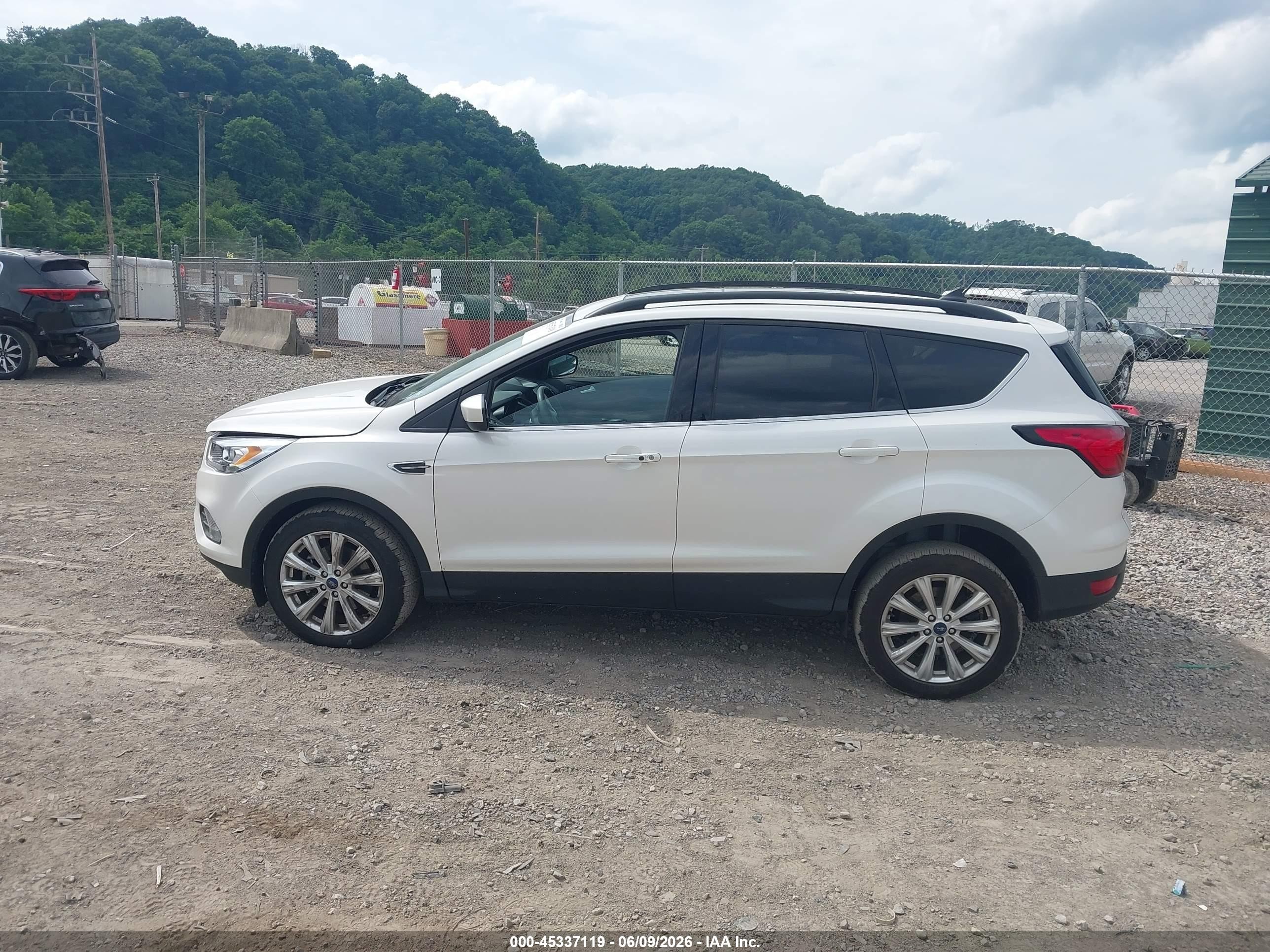 2019 Ford Escape Sel White vin: 1FMCU9HD3KUA94119