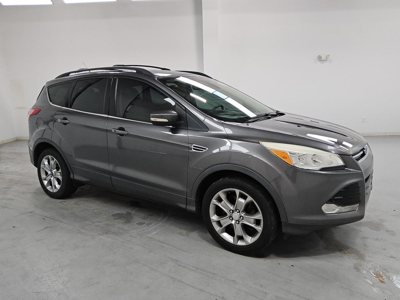 2013 Ford Escape Sel Gray vin: 1FMCU9HX4DUB12057 Damage: Right Front Door, Heavy Scratch, 6 To 7 Inches