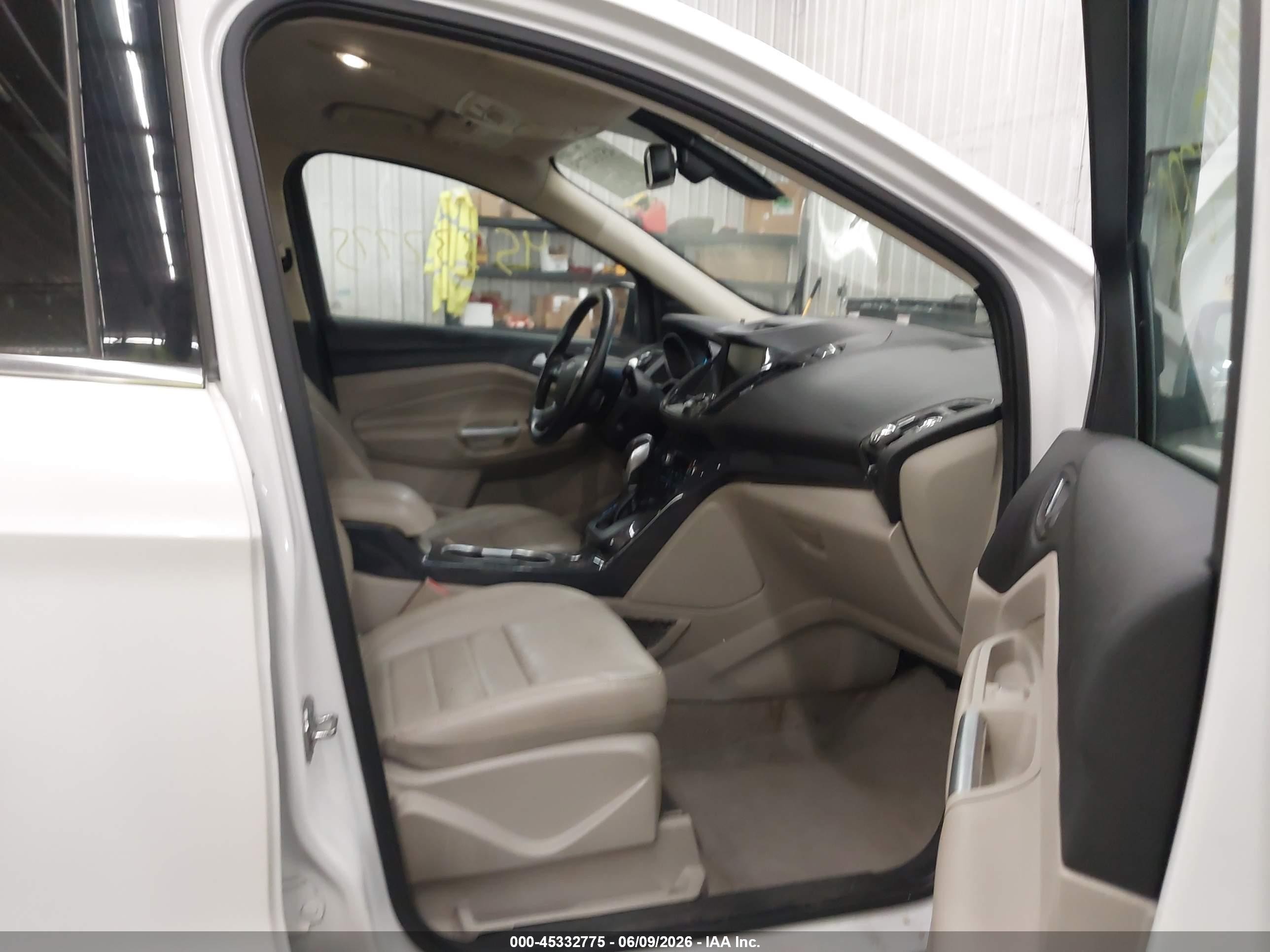 2014 Ford Escape Titanium Белый vin: 1FMCU9J90EUE26981
