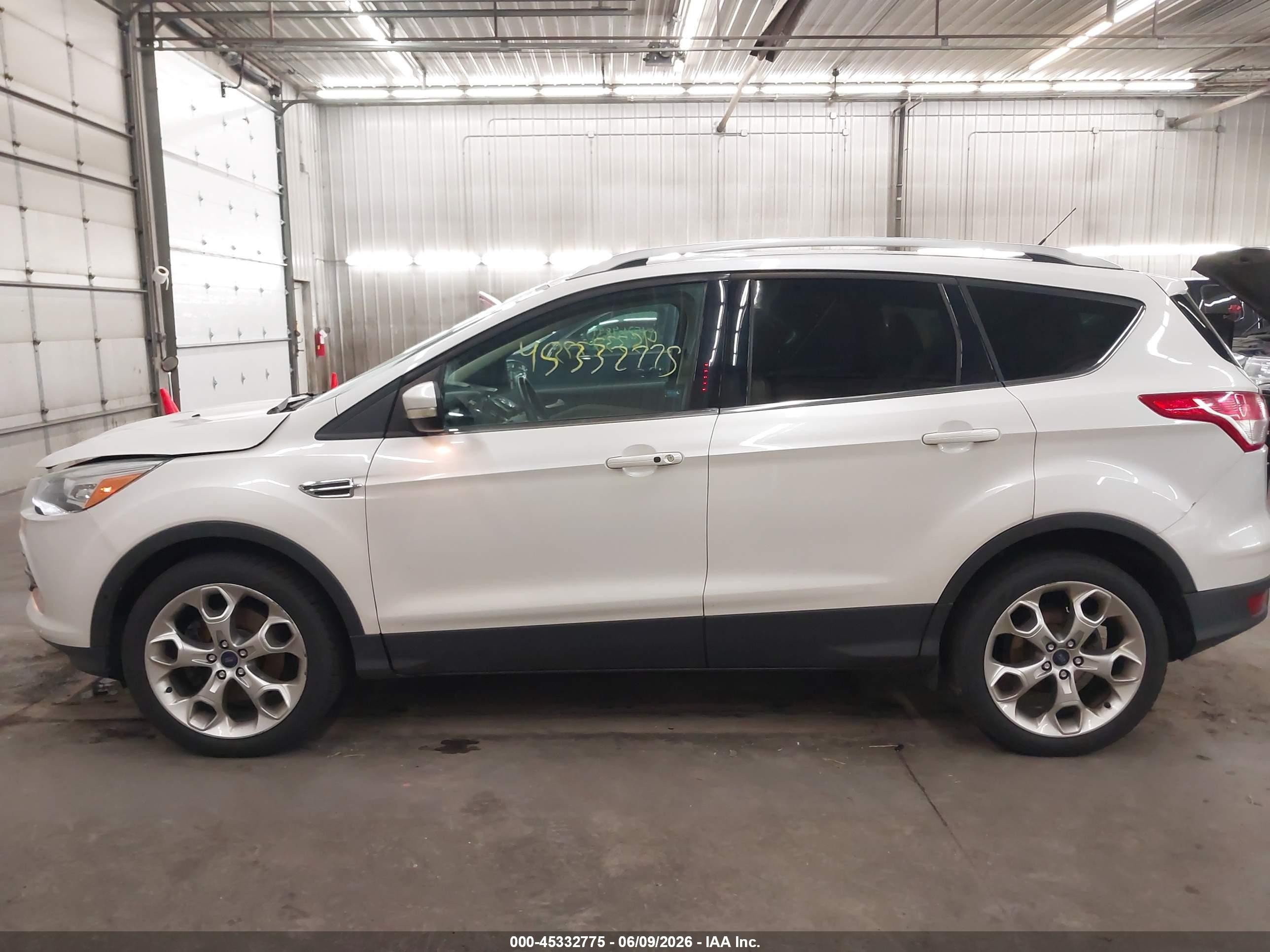 2014 Ford Escape Titanium Белый vin: 1FMCU9J90EUE26981