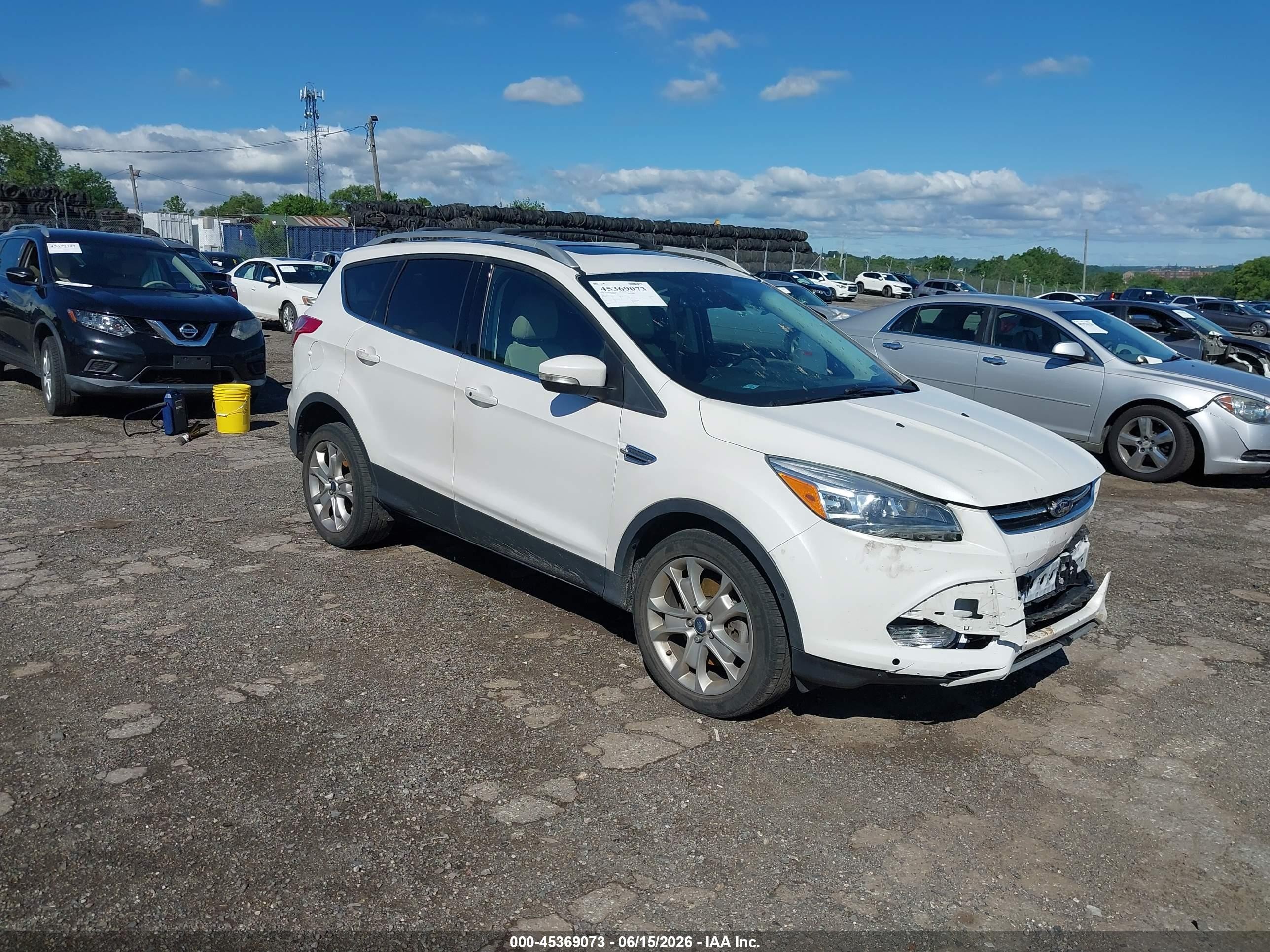 2015 Ford Escape Titanium White vin: 1FMCU9J90FUA98320