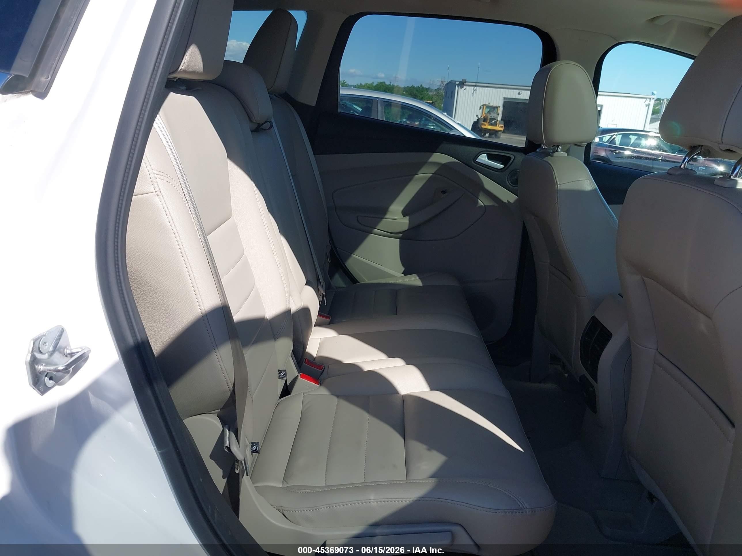 2015 Ford Escape Titanium White vin: 1FMCU9J90FUA98320
