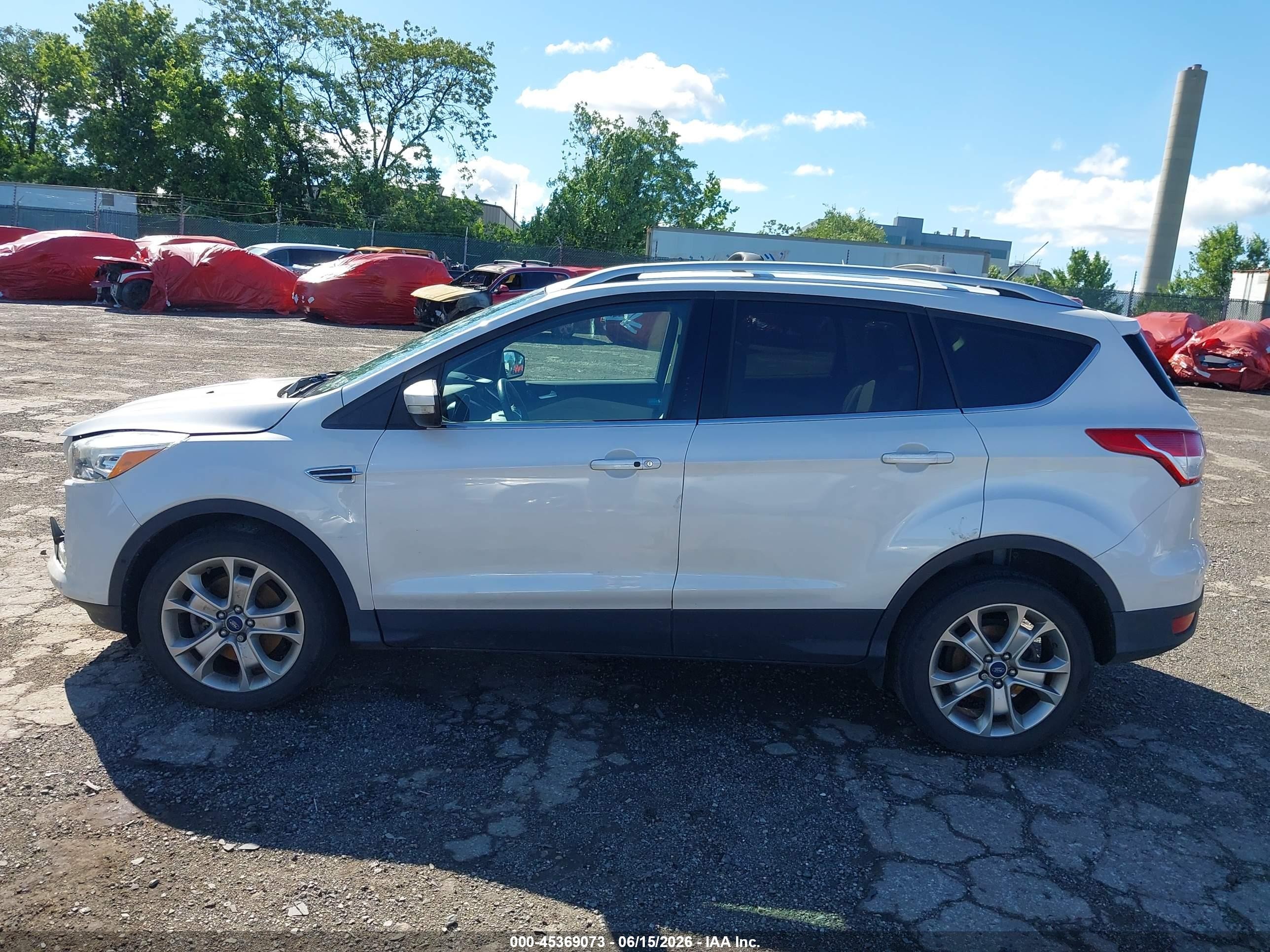 2015 Ford Escape Titanium White vin: 1FMCU9J90FUA98320
