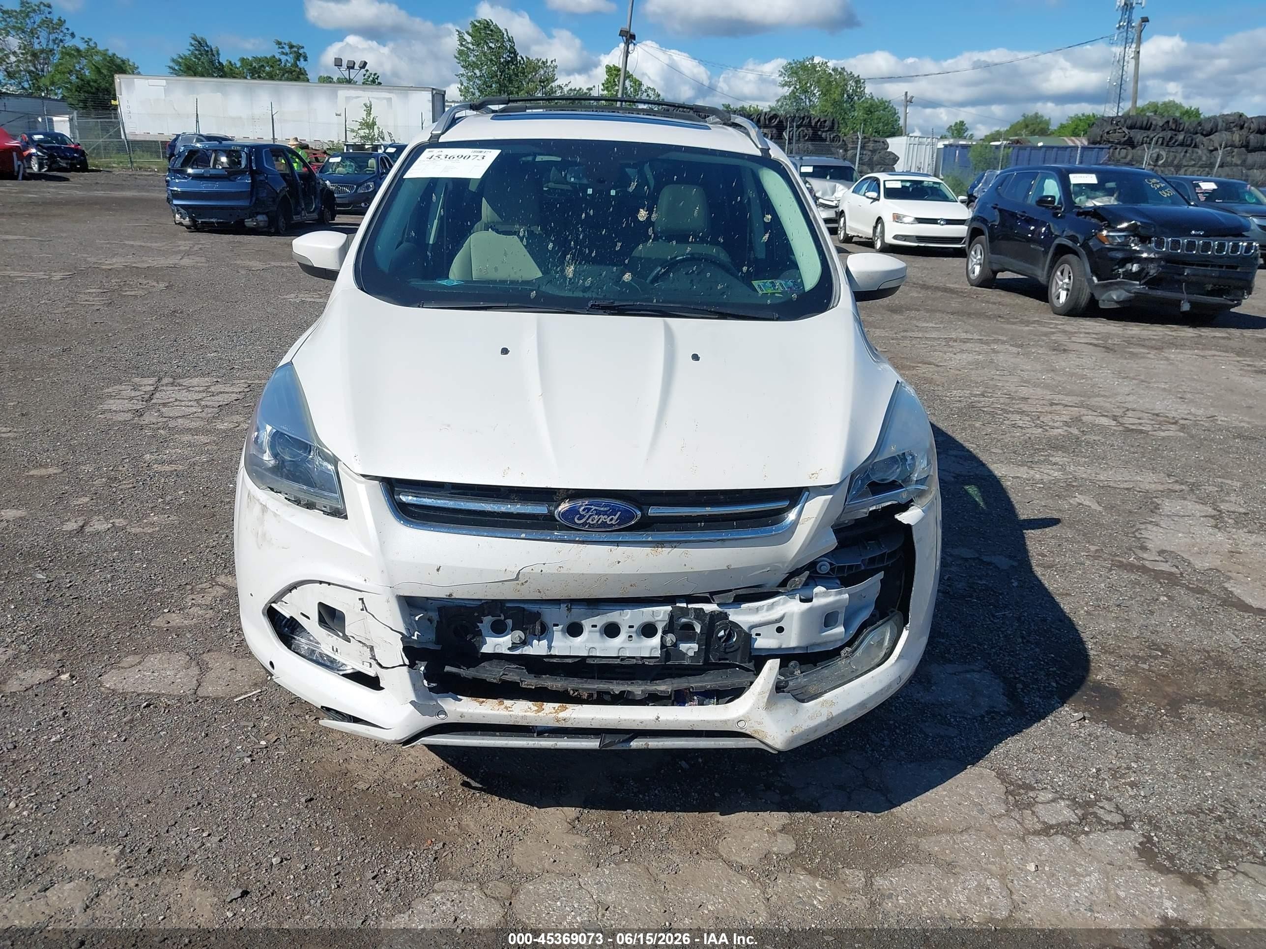 2015 Ford Escape Titanium White vin: 1FMCU9J90FUA98320
