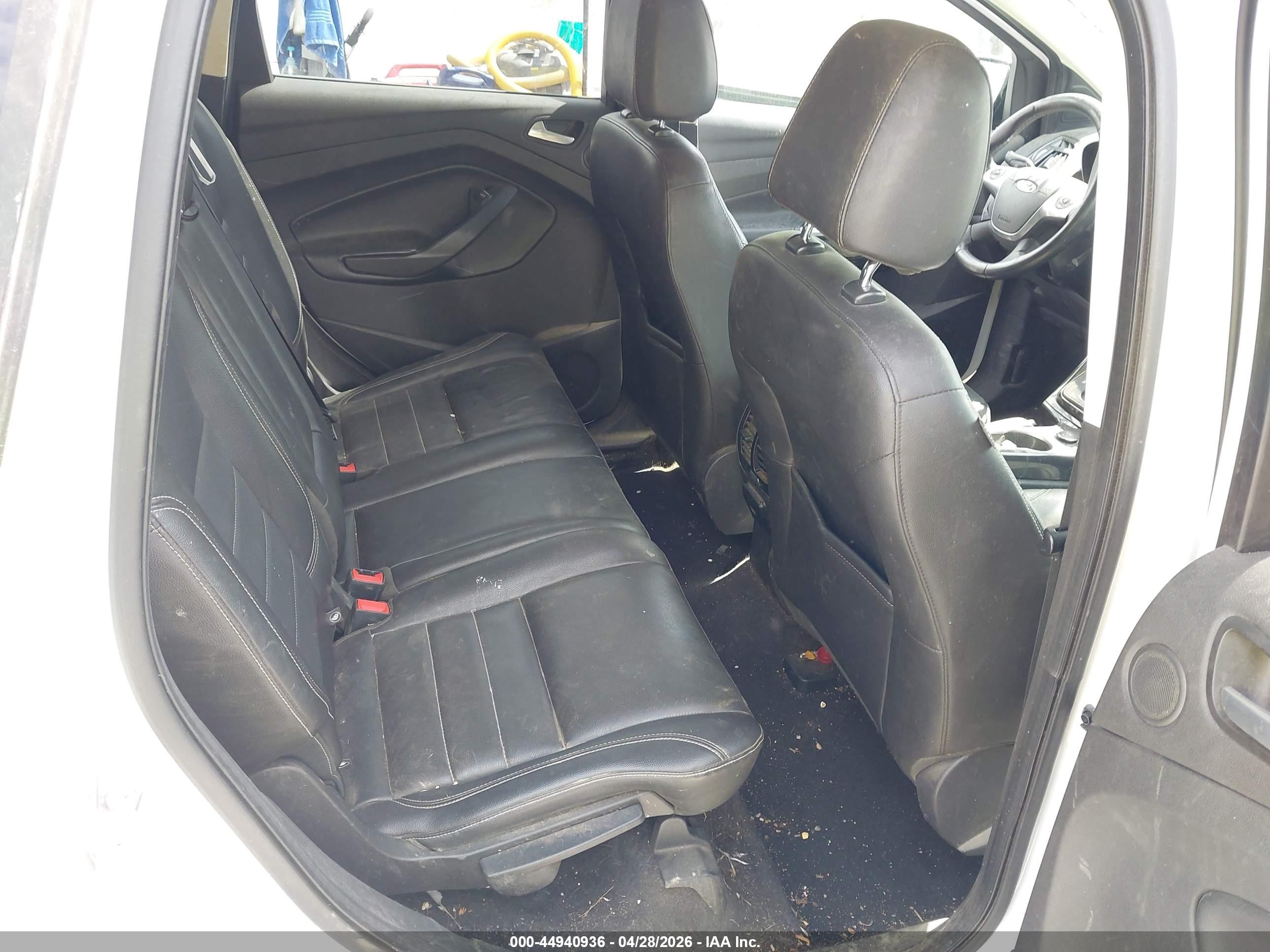 2015 Ford Escape Titanium White vin: 1FMCU9J90FUB12040