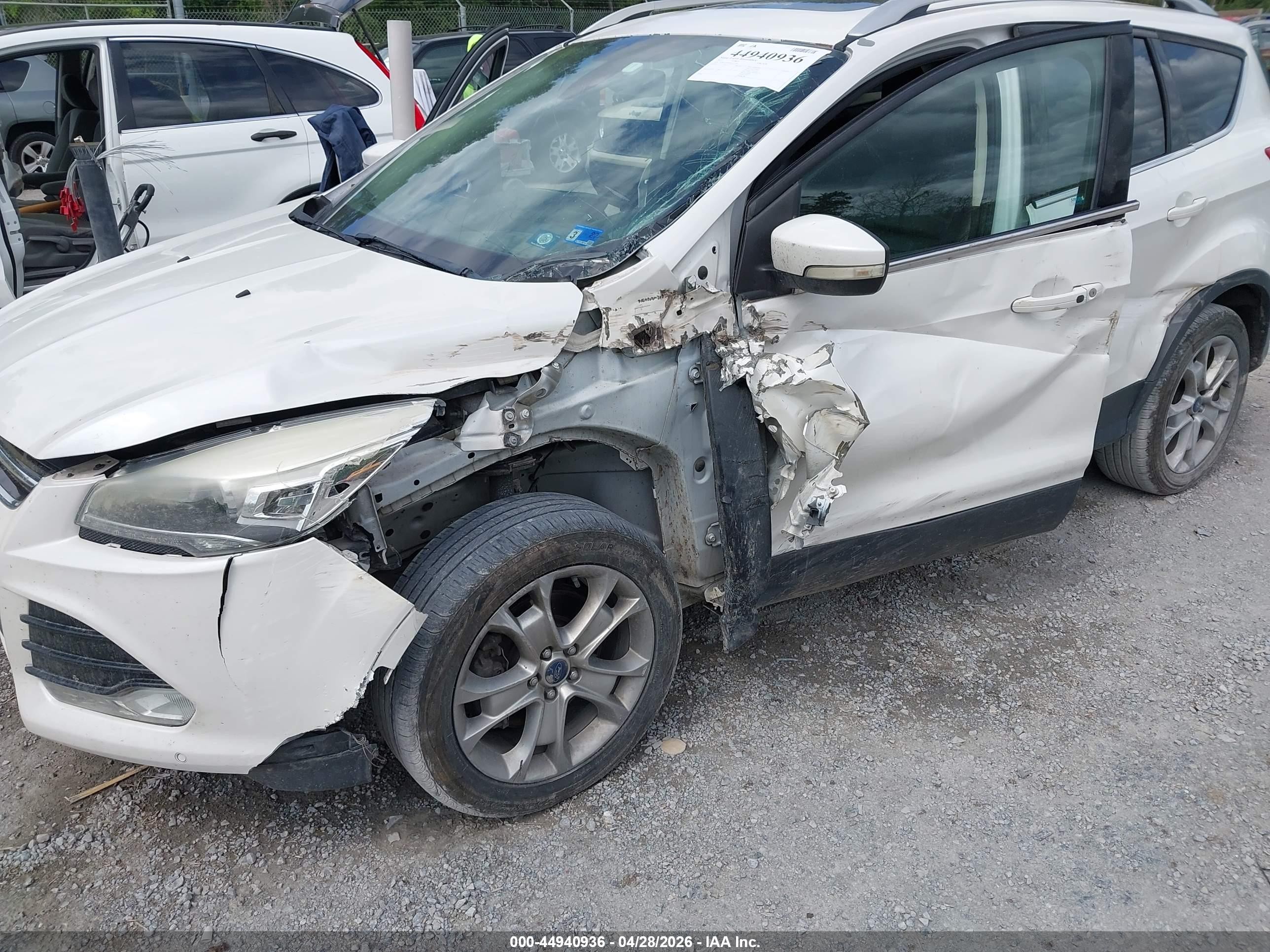 2015 Ford Escape Titanium White vin: 1FMCU9J90FUB12040