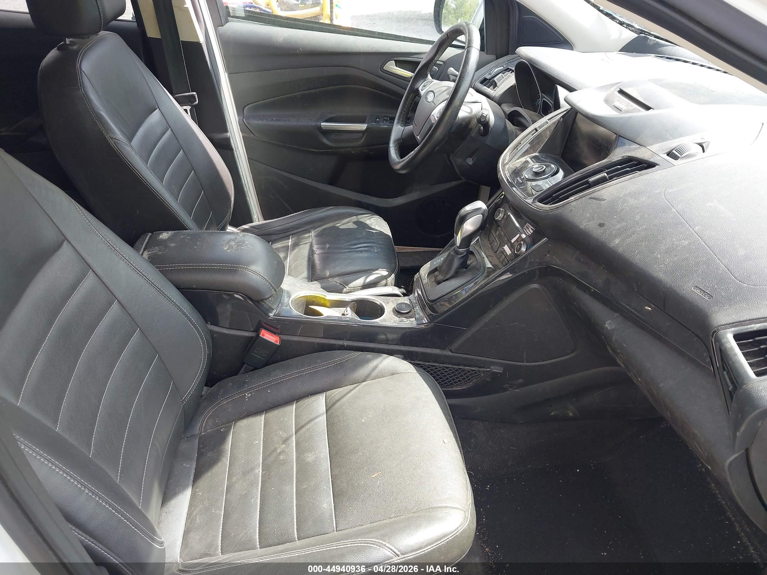 2015 Ford Escape Titanium White vin: 1FMCU9J90FUB12040