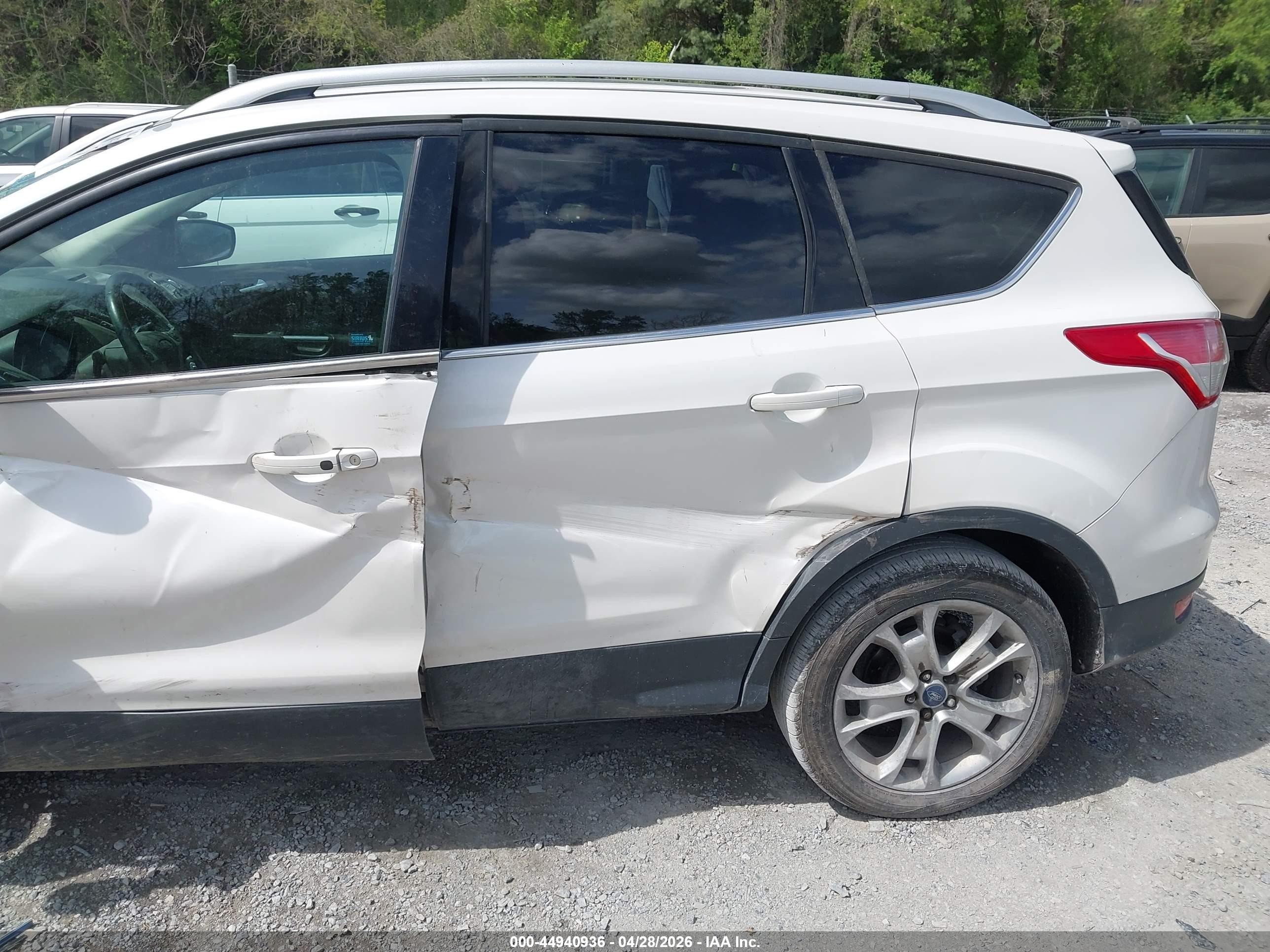 2015 Ford Escape Titanium White vin: 1FMCU9J90FUB12040