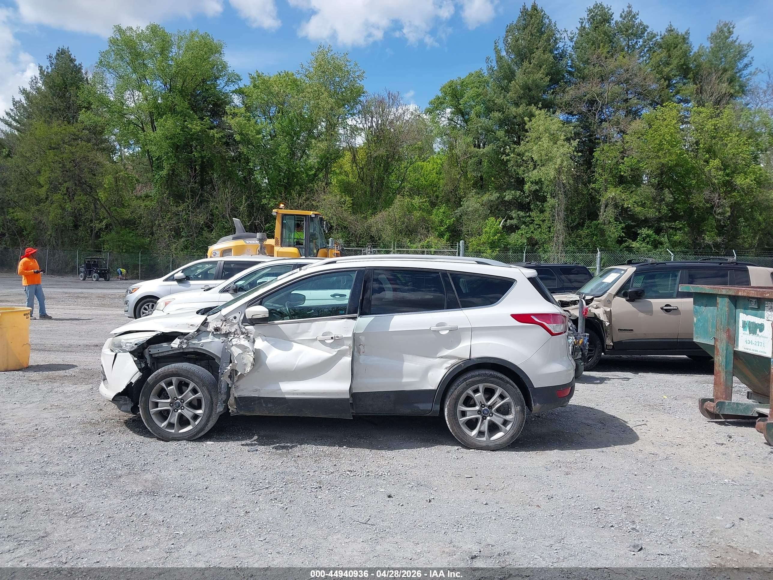 2015 Ford Escape Titanium White vin: 1FMCU9J90FUB12040