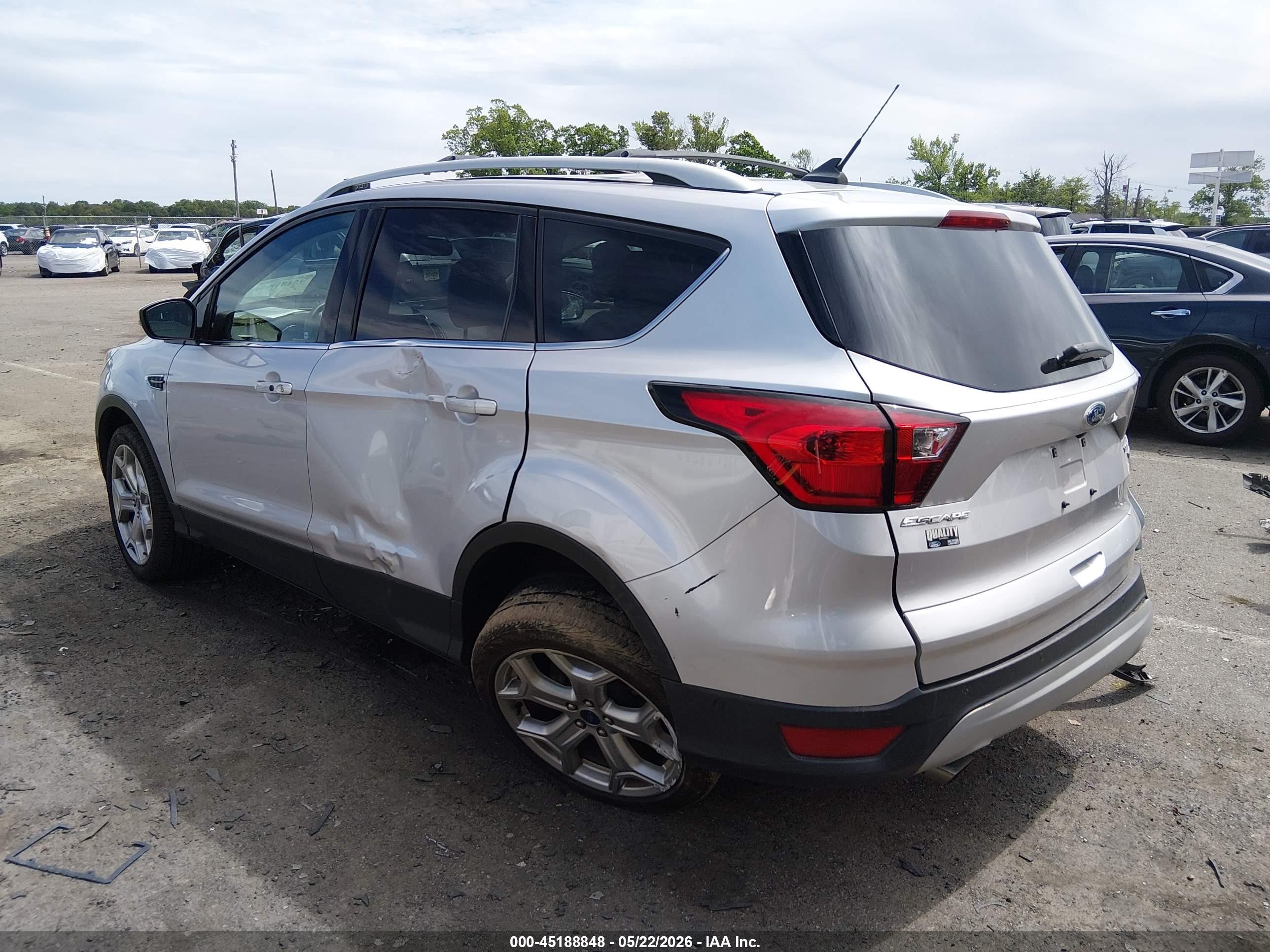 2019 Ford Escape Titanium Silver vin: 1FMCU9J90KUC57086