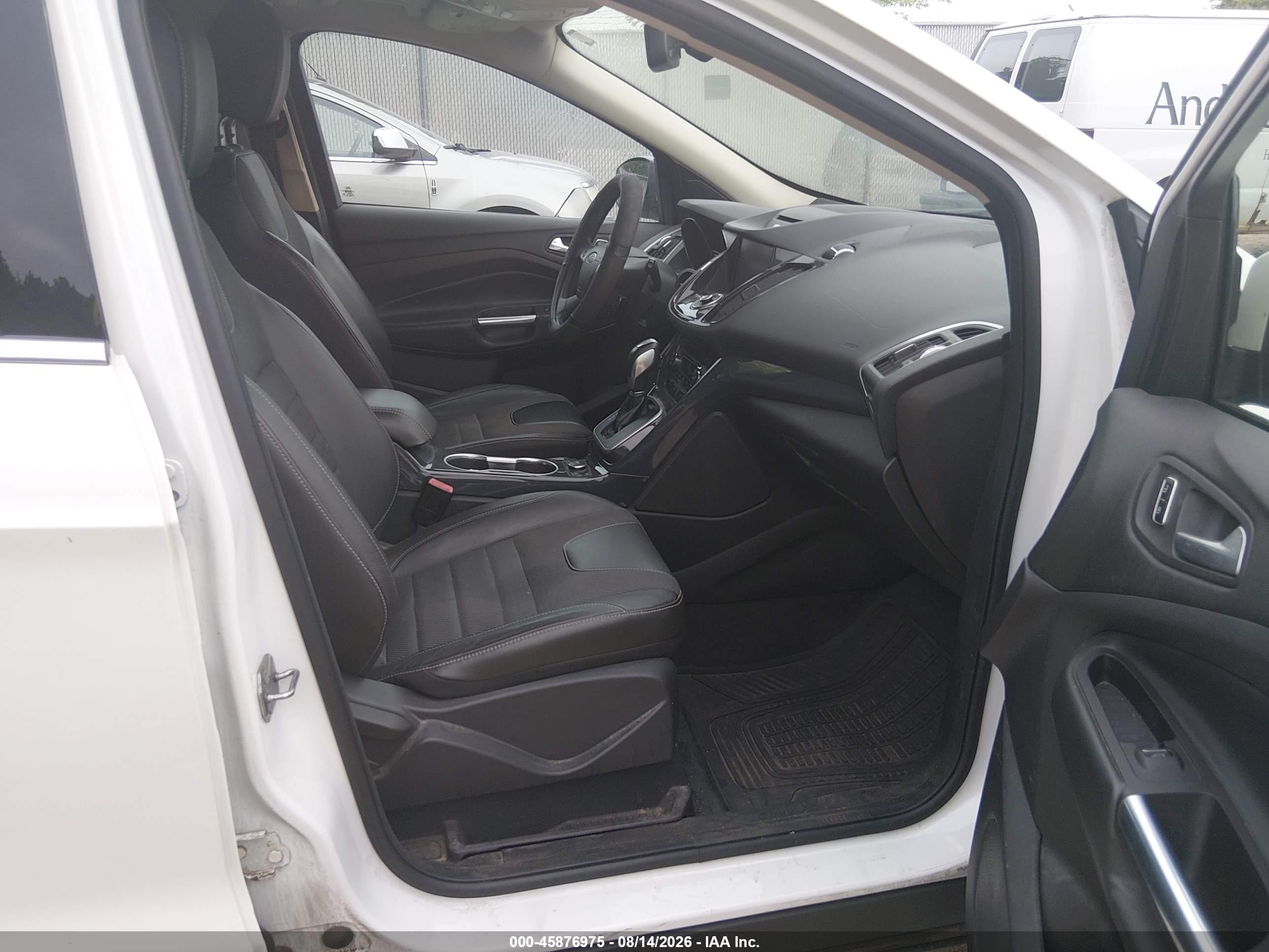 2013 Ford Escape Titanium White vin: 1FMCU9J91DUA52086
