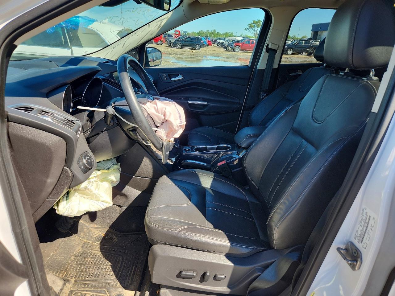 2013 Ford Escape Titanium White vin: 1FMCU9J91DUD36379