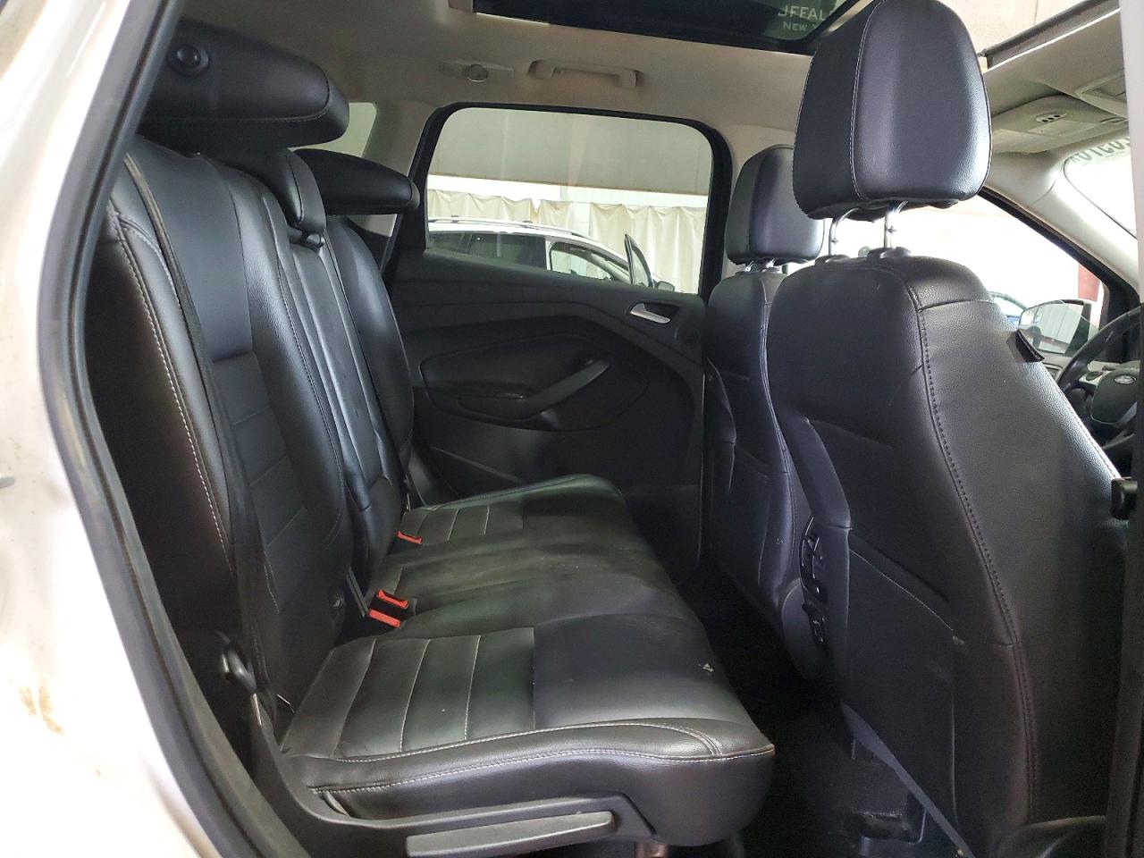 2015 Ford Escape Titanium White vin: 1FMCU9J91FUB53812