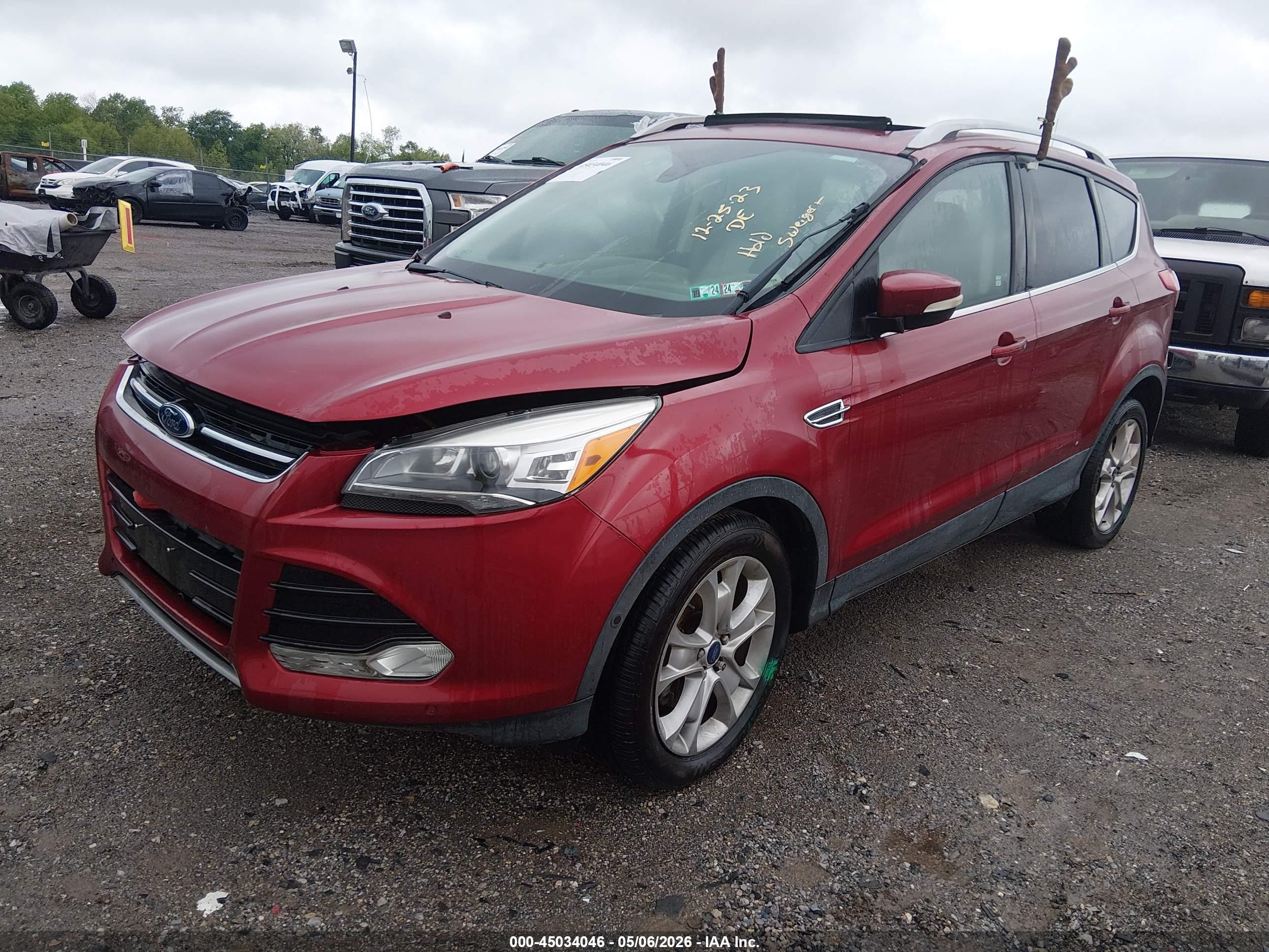 2015 Ford Escape Titanium Красный vin: 1FMCU9J91FUC54820
