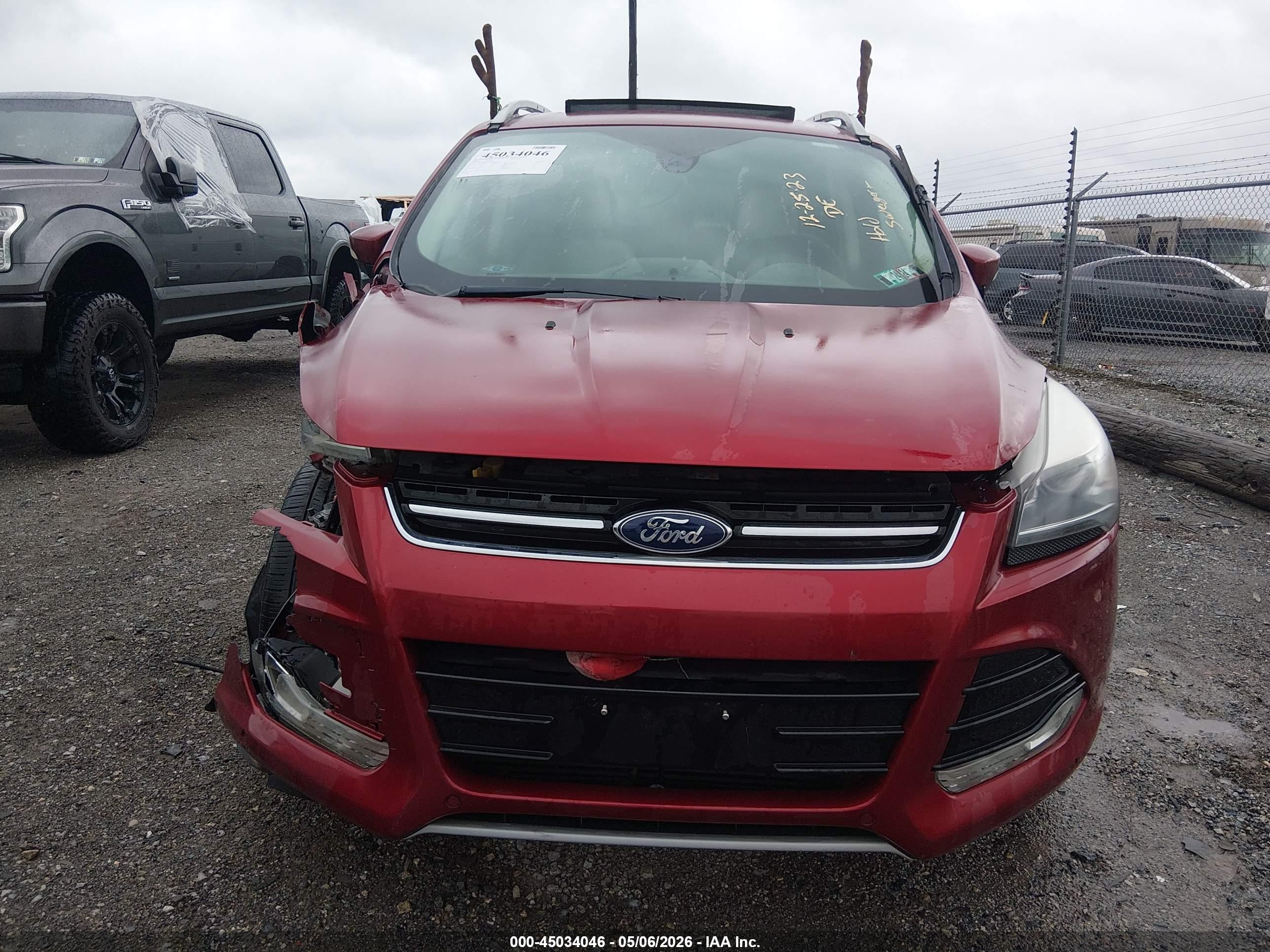 2015 Ford Escape Titanium Красный vin: 1FMCU9J91FUC54820