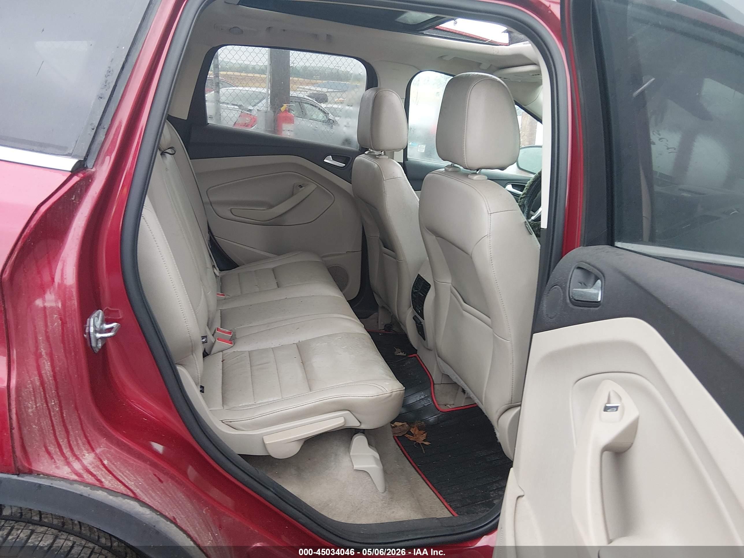 2015 Ford Escape Titanium Красный vin: 1FMCU9J91FUC54820