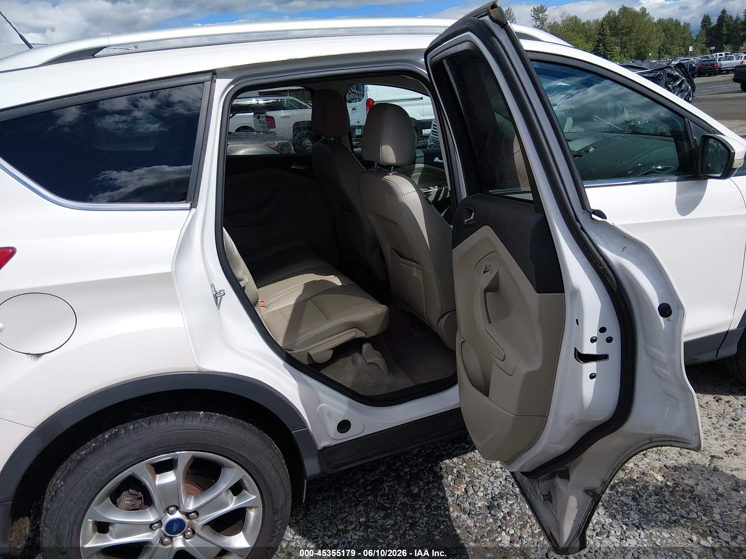 2015 Ford Escape Titanium White vin: 1FMCU9J91FUC64506