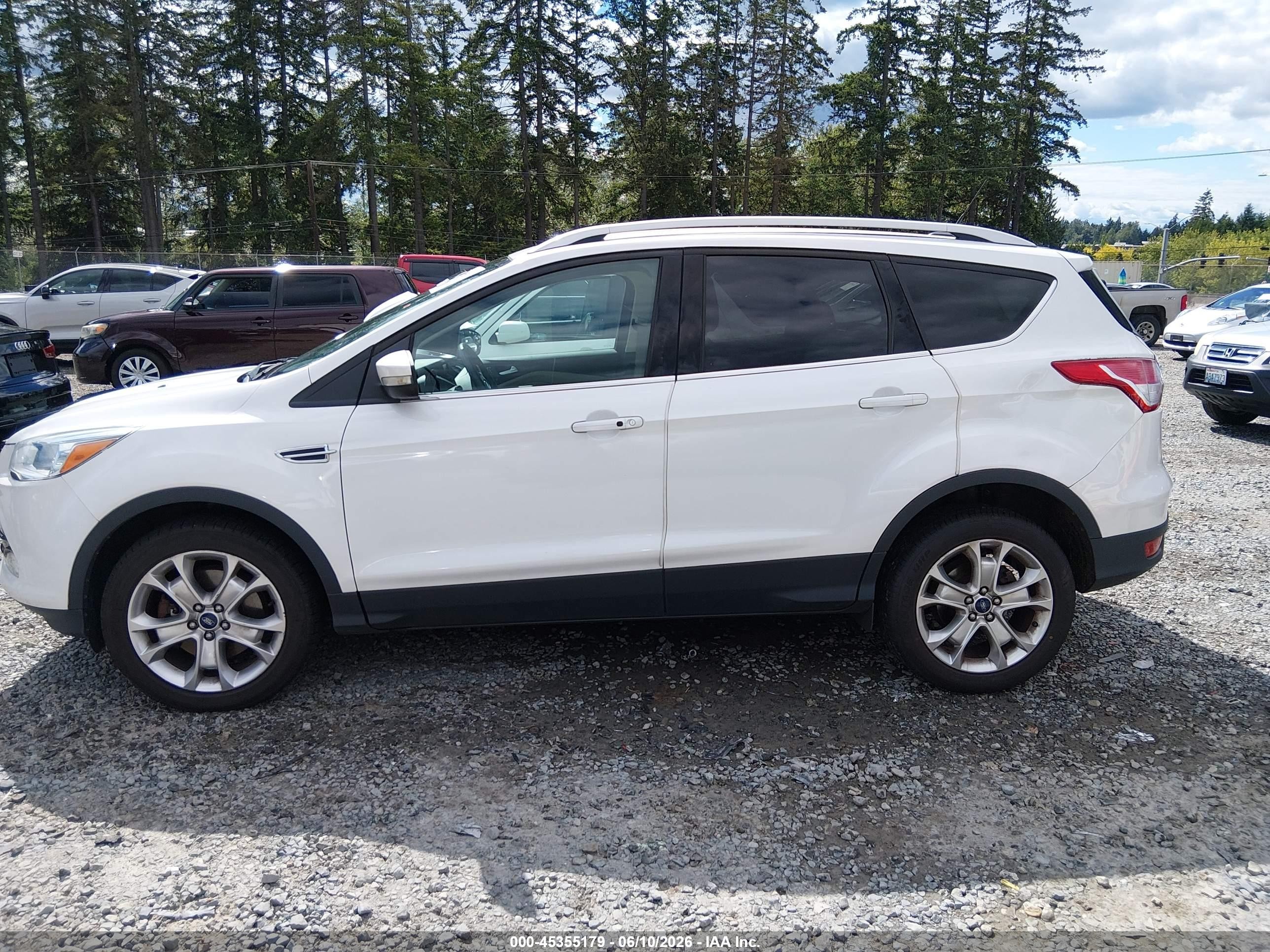 2015 Ford Escape Titanium White vin: 1FMCU9J91FUC64506