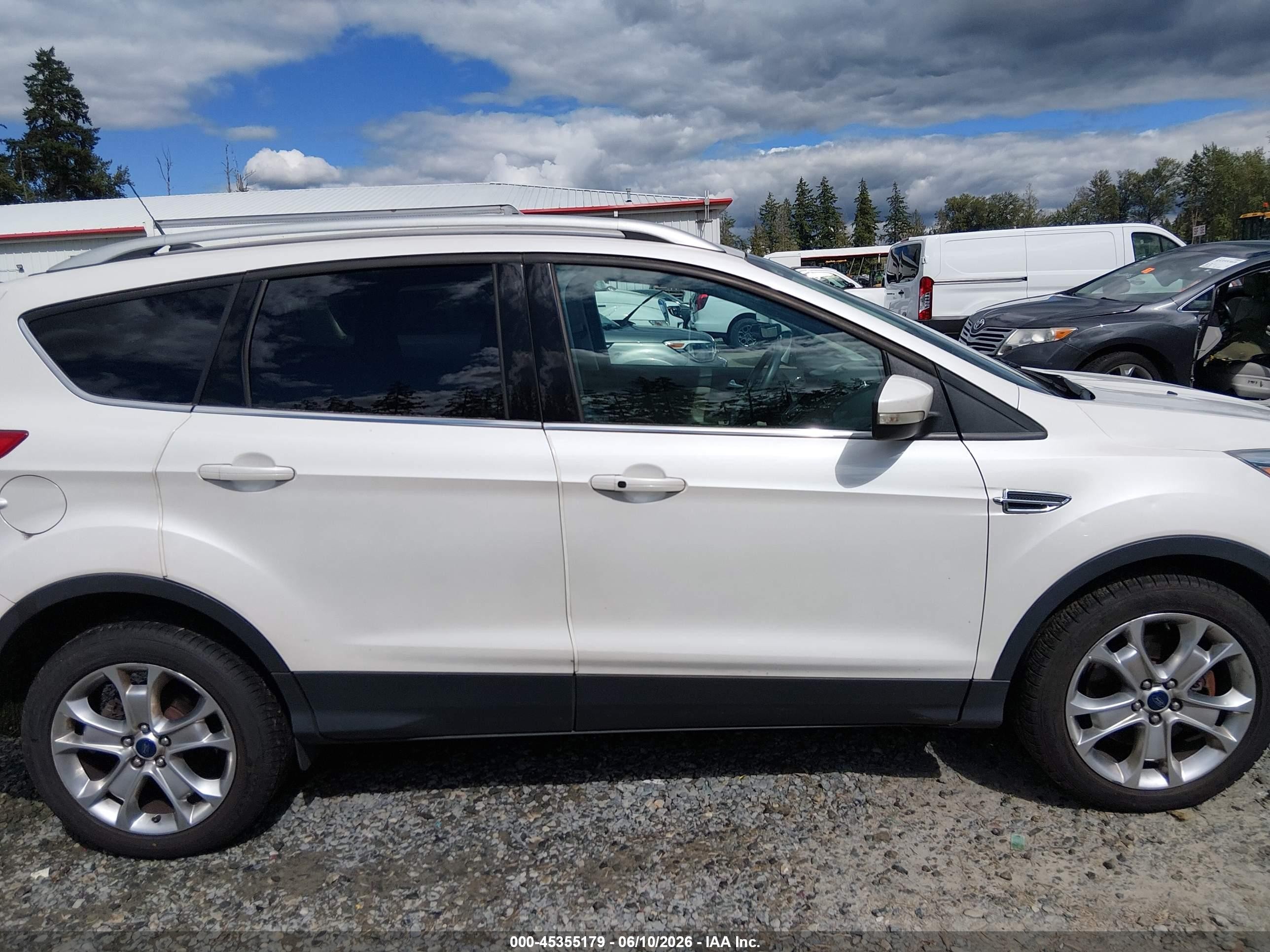 2015 Ford Escape Titanium White vin: 1FMCU9J91FUC64506